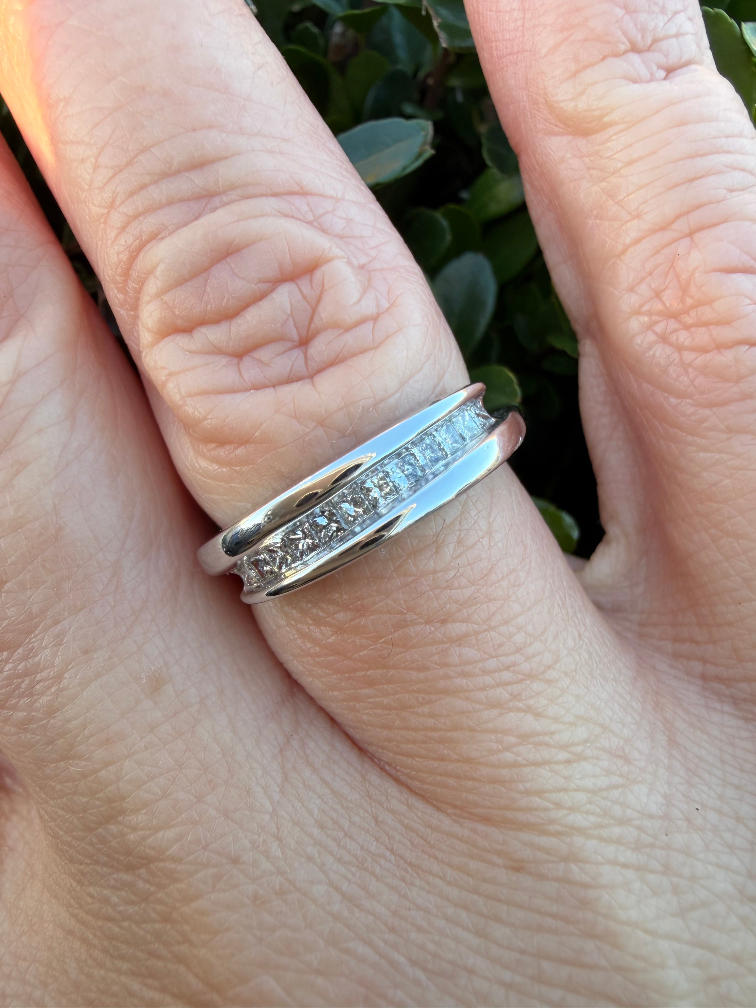 9k White Gold 0.25ct Natural Princess Cut Diamond Half Eternity Ring certified