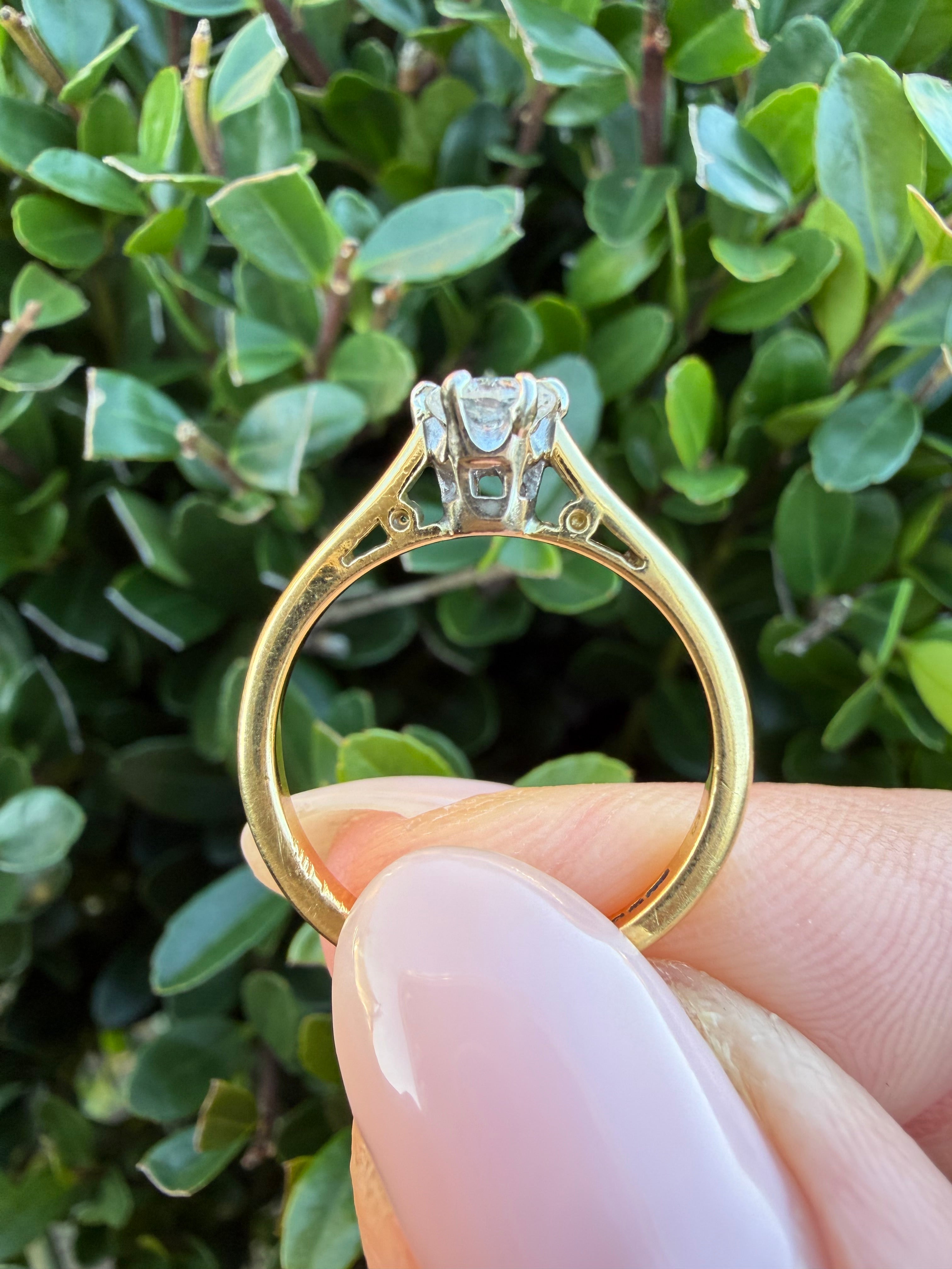 18k Yellow Gold 0.20ct Natural Diamond Solitaire Ring certified