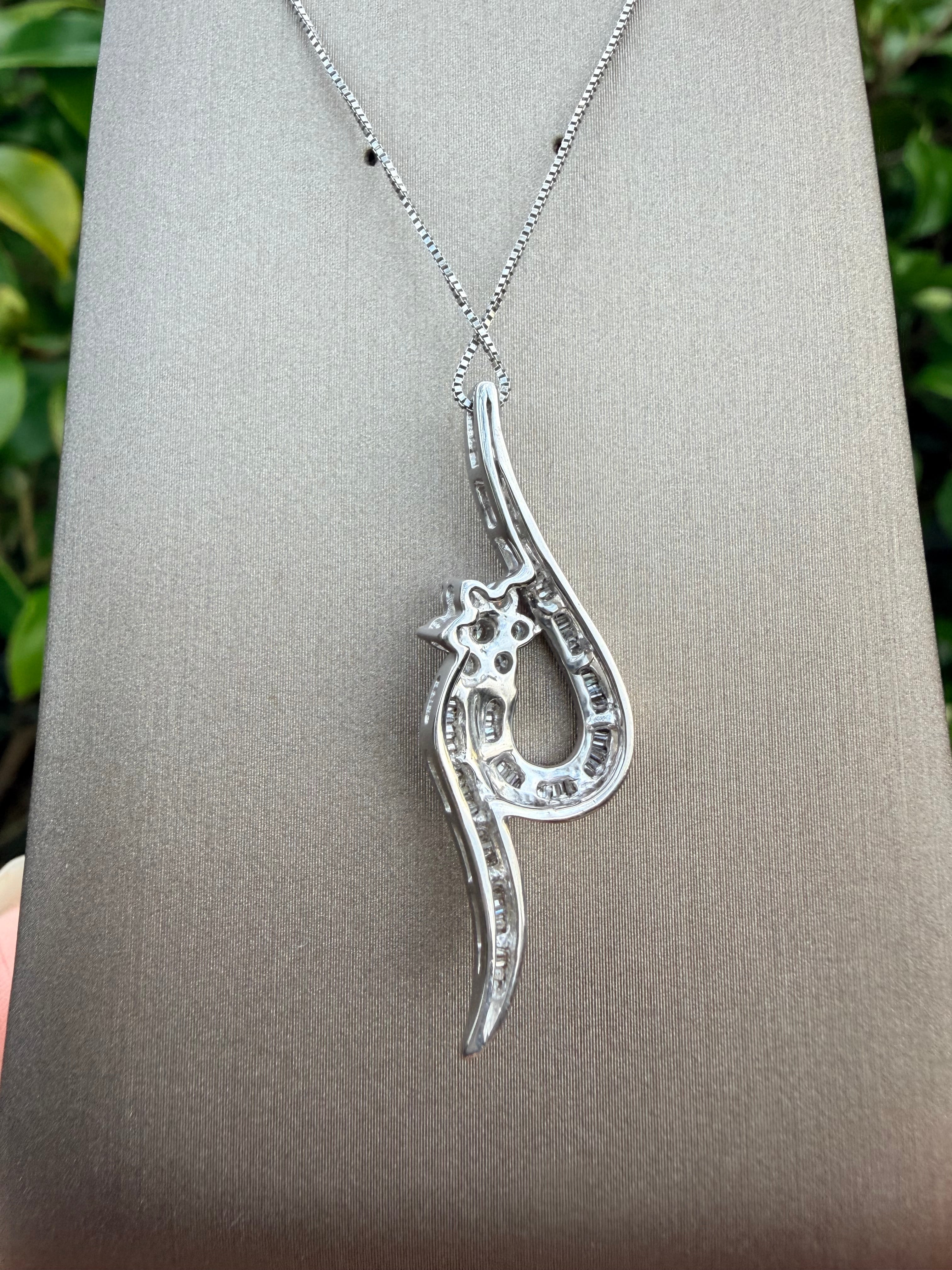 18k White Gold 0.95ct Natural Diamond Cluster Pendant And Chain Set Certified