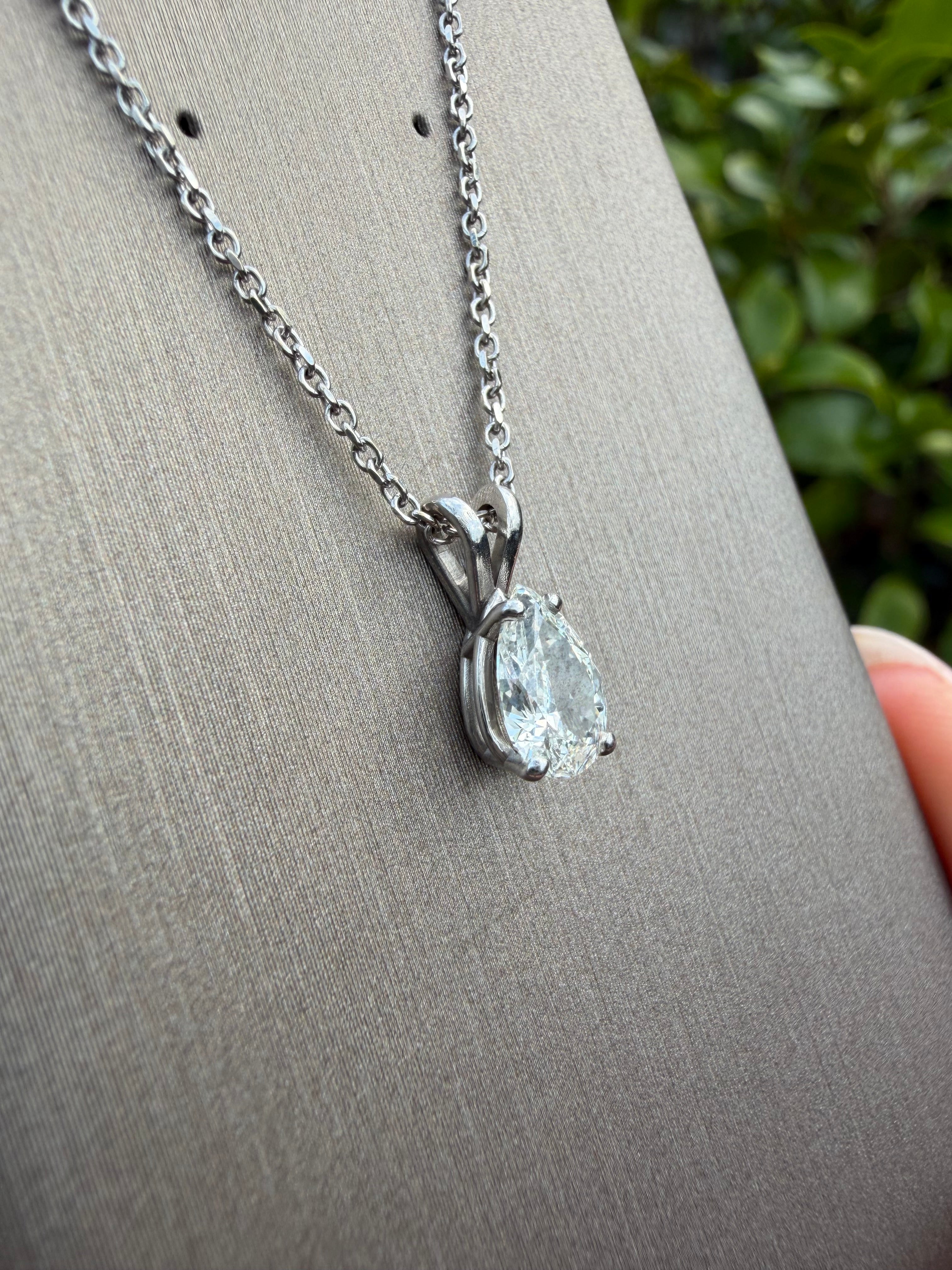 18k White Gold 0.72ct Gia Natural Pear Shape Cut Diamond Solitaire Necklace certified