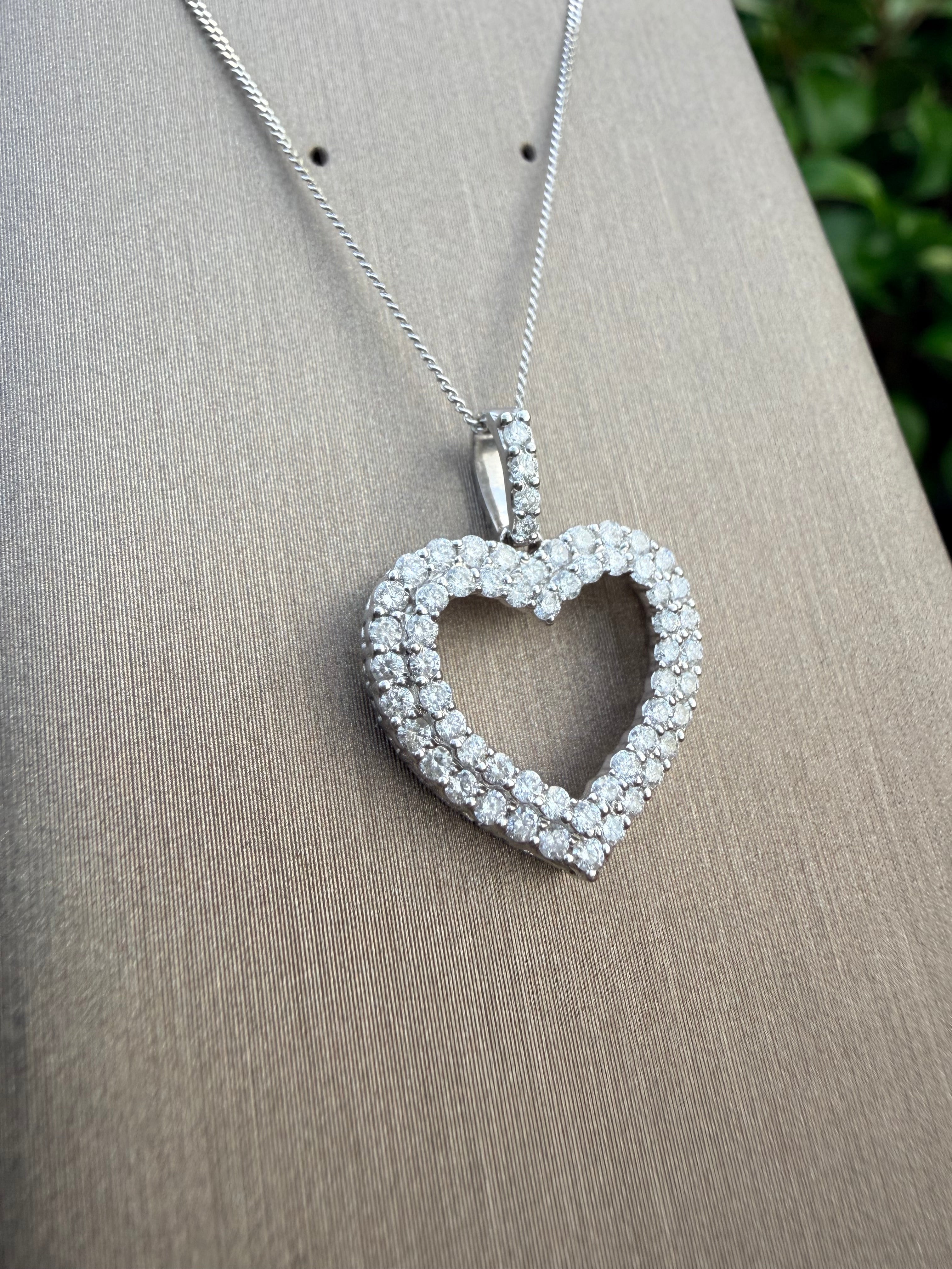 9K White Gold 0.80ct Natural Round Cut Diamond Heart Pendant And Chain Set certified