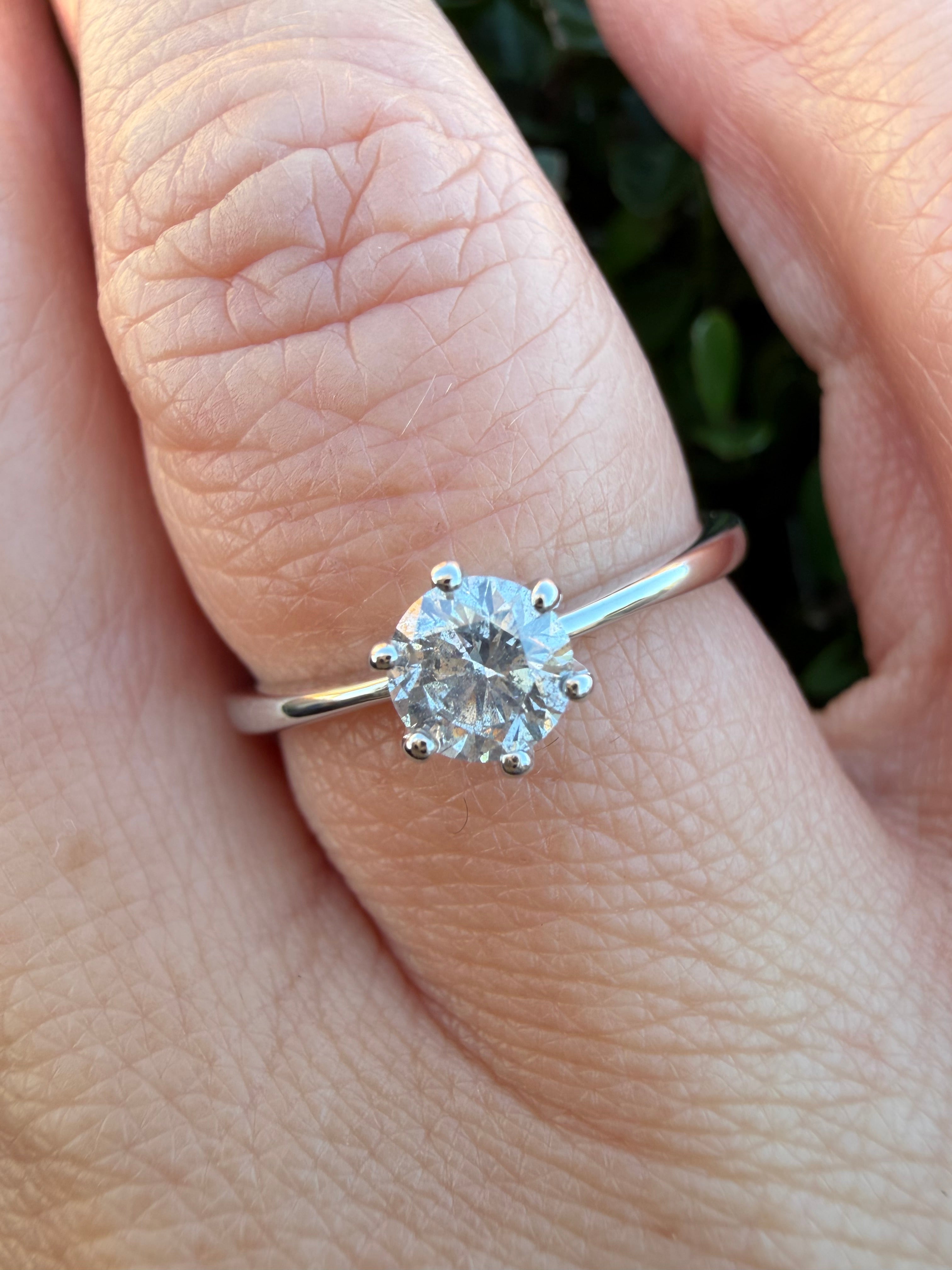 18k White Gold 0.25ct Natural Round Cut Diamond Solitaire Ring certified