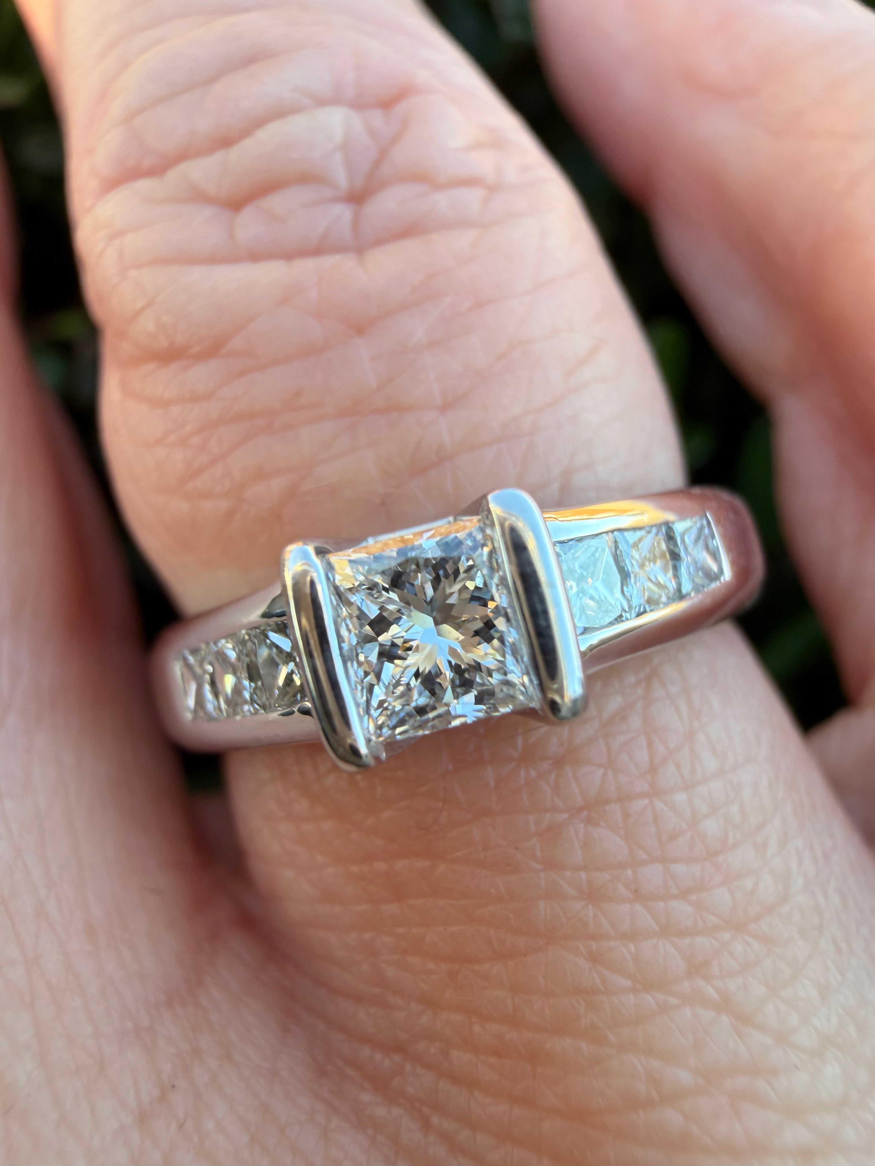 18k White Gold 0.72Ct Princess Cut Natural Diamond Ring certified