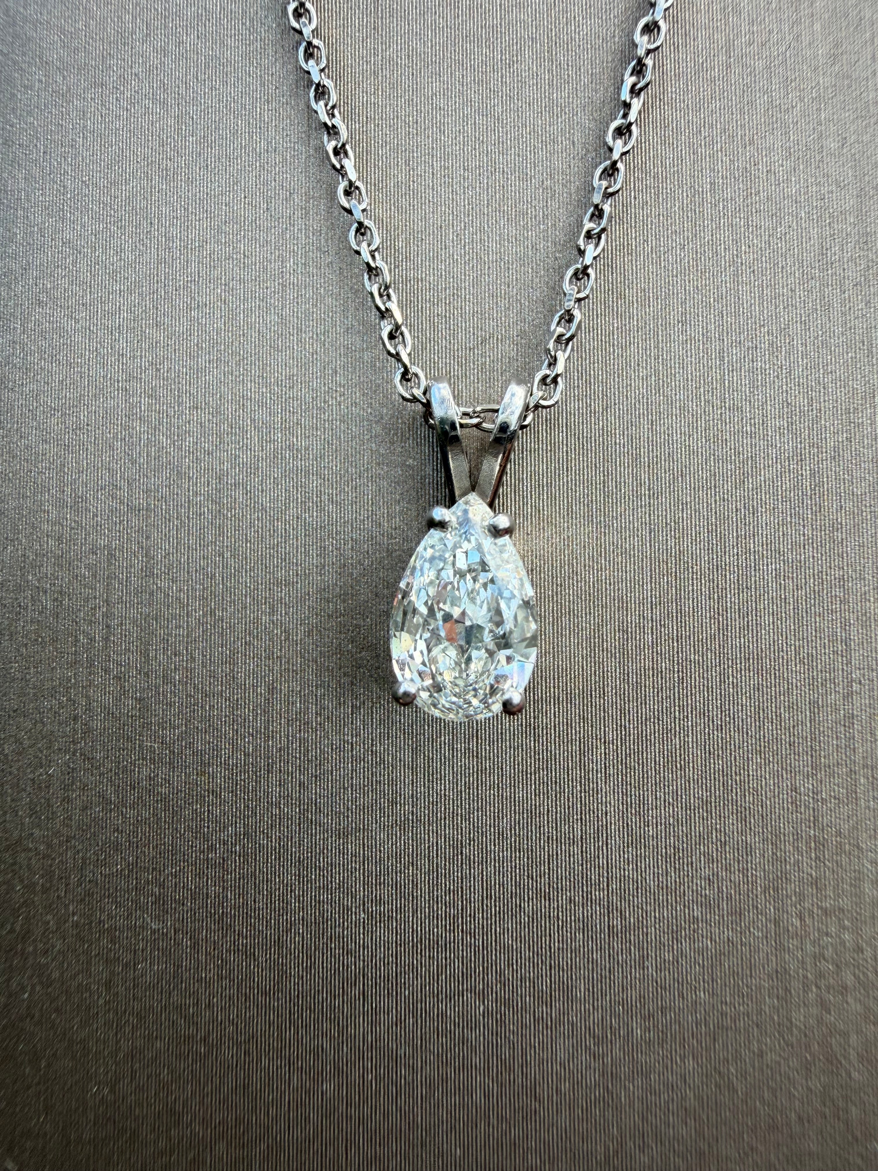 18k White Gold 0.72ct Gia Natural Pear Shape Cut Diamond Solitaire Necklace certified