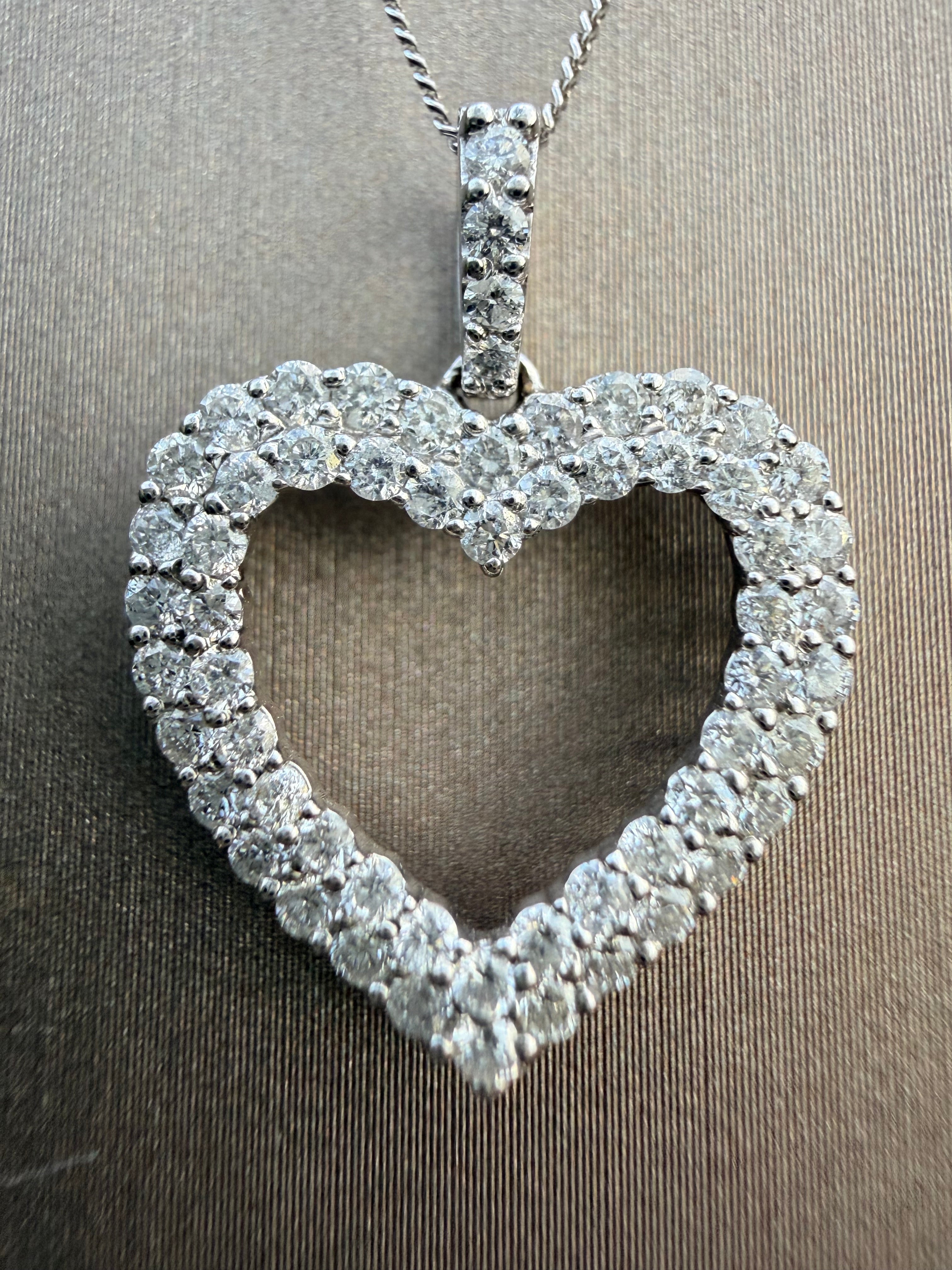 9K White Gold 0.80ct Natural Round Cut Diamond Heart Pendant And Chain Set certified