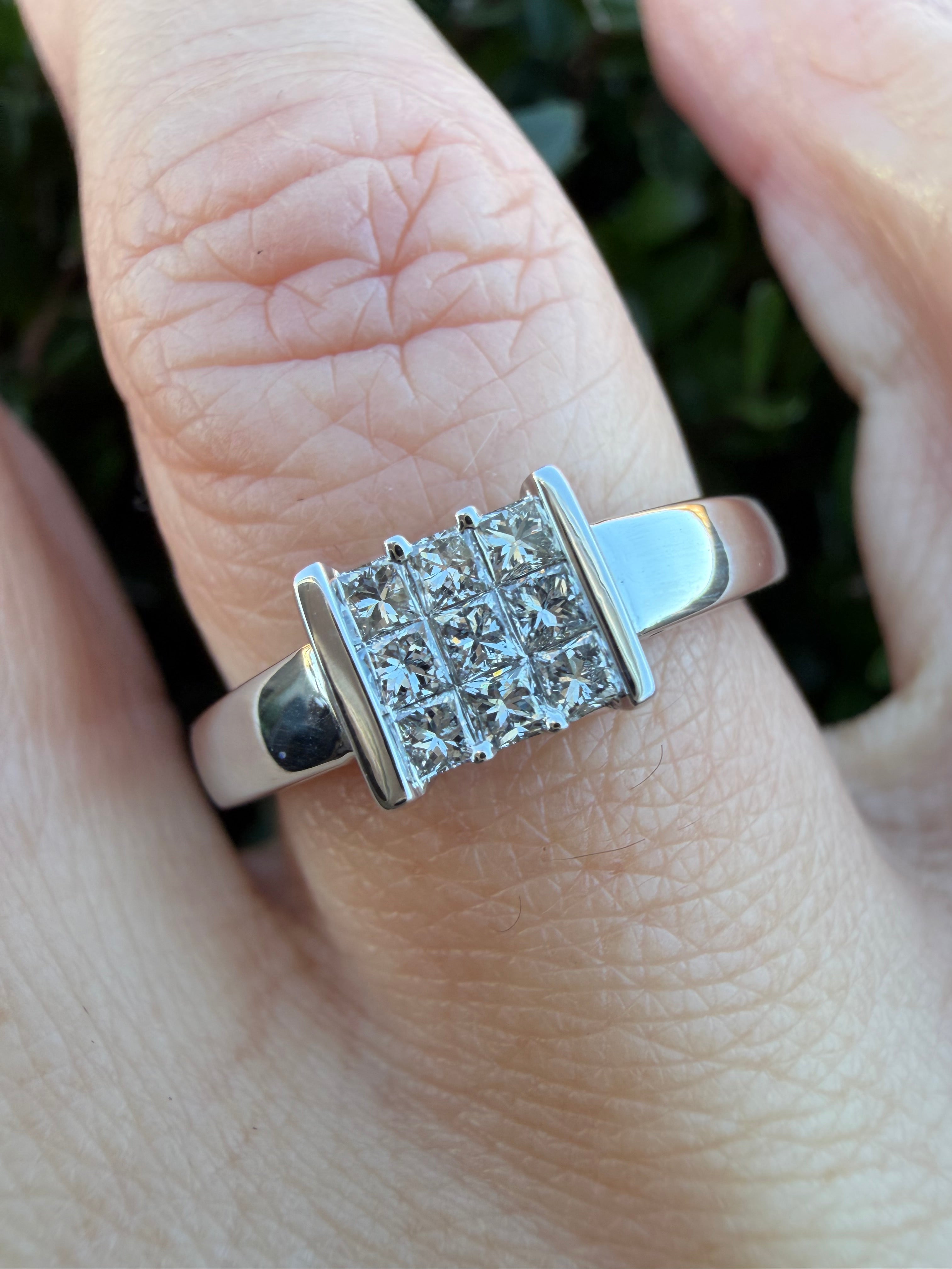 18k White Gold 0.25ct Natural Princess Cut Diamond Cluster Ring certified