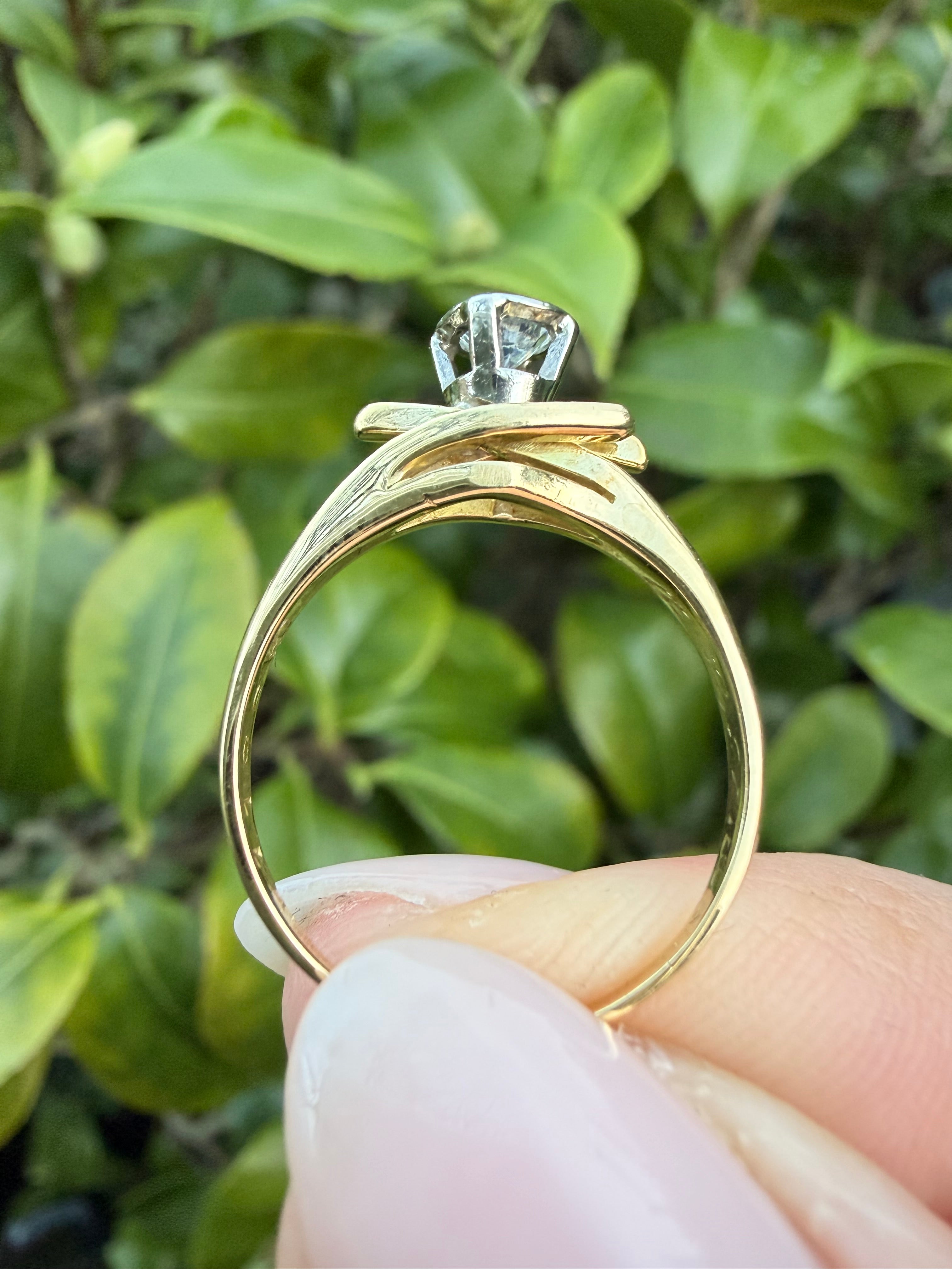 18k Yellow Gold 0.25ct Natural Round Cut Diamond Solitaire Ring certified