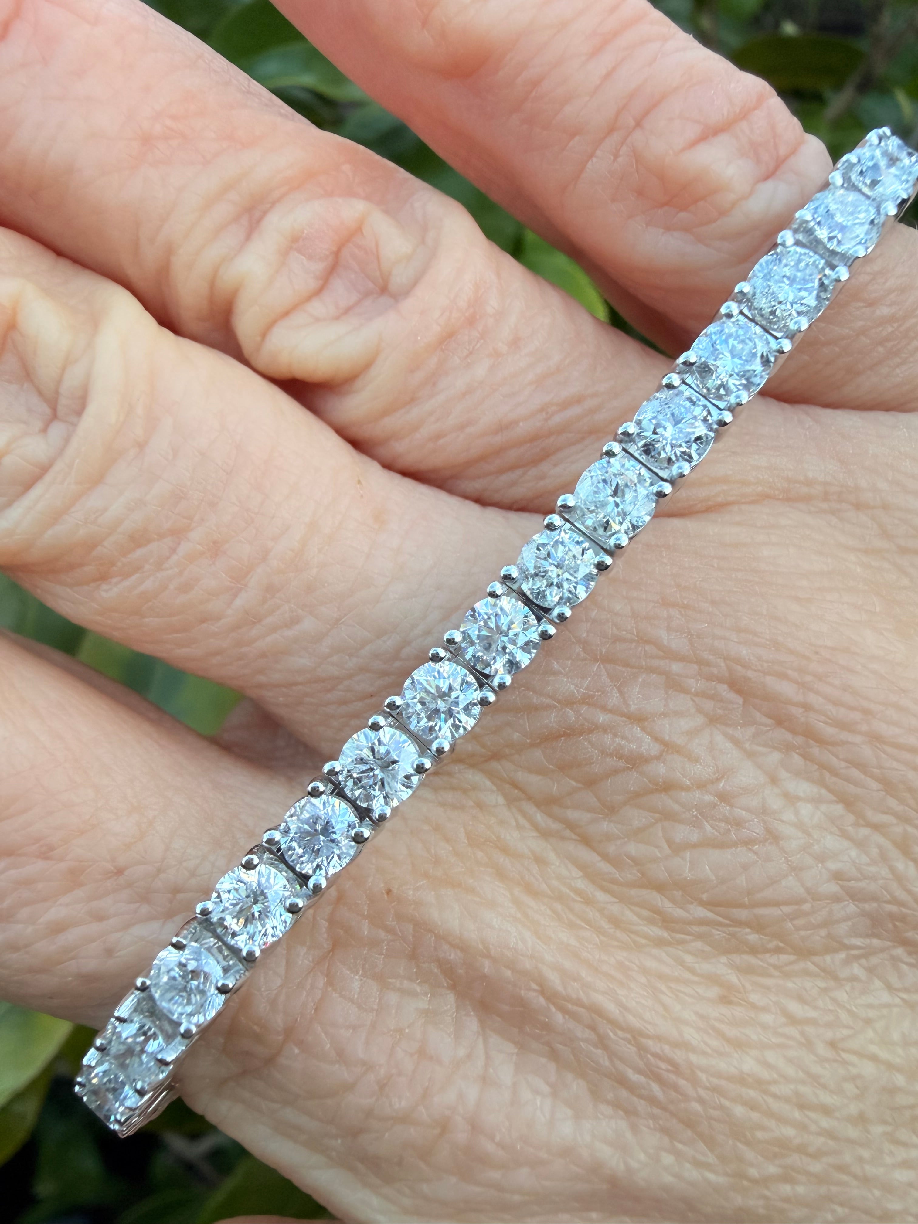 18k White Gold 9.85ct Natural Round Cut Diamond Bracelet Certified