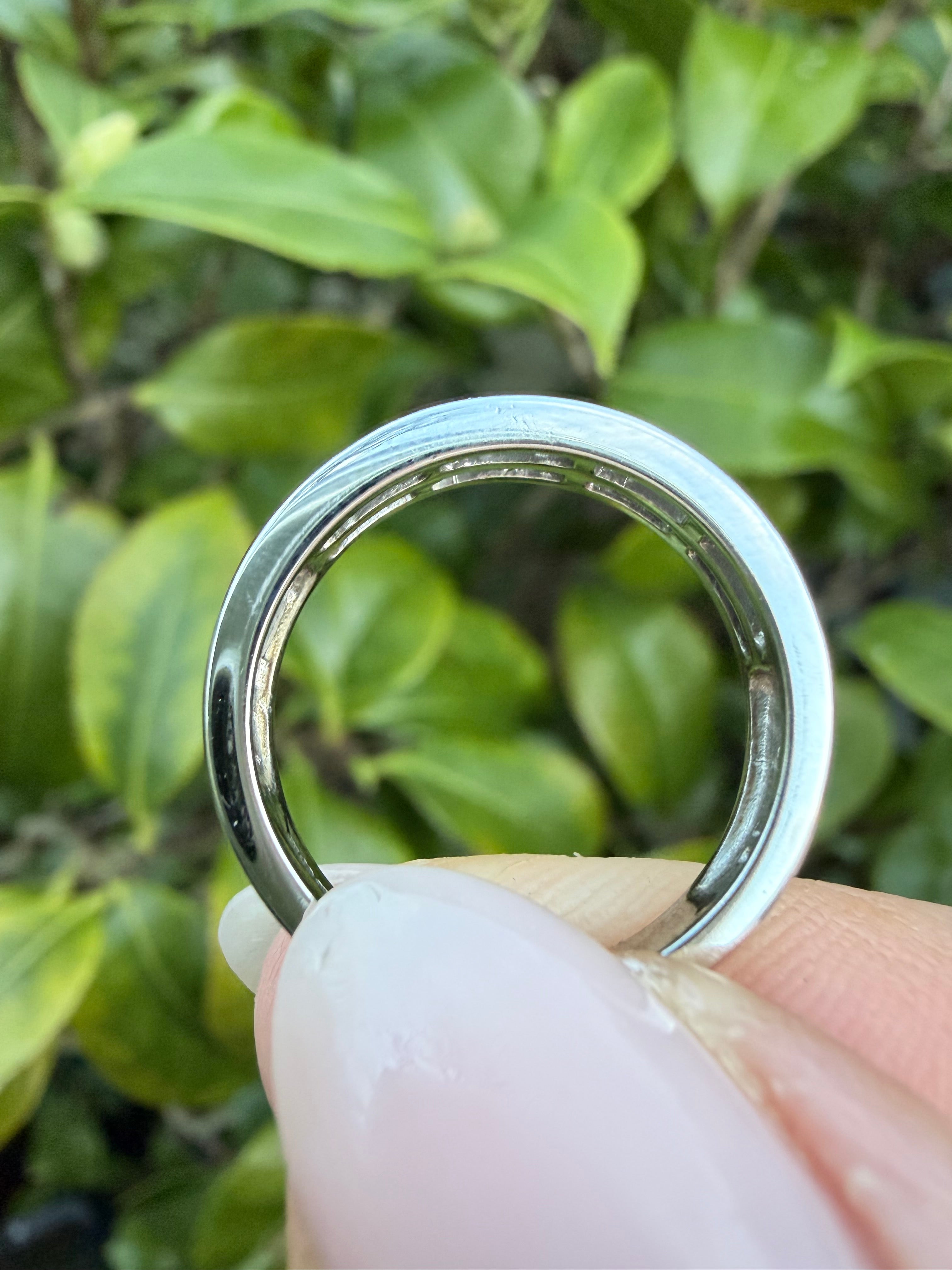 9k White Gold 0.50ct Natural Diamond Half Eternity Ring certified