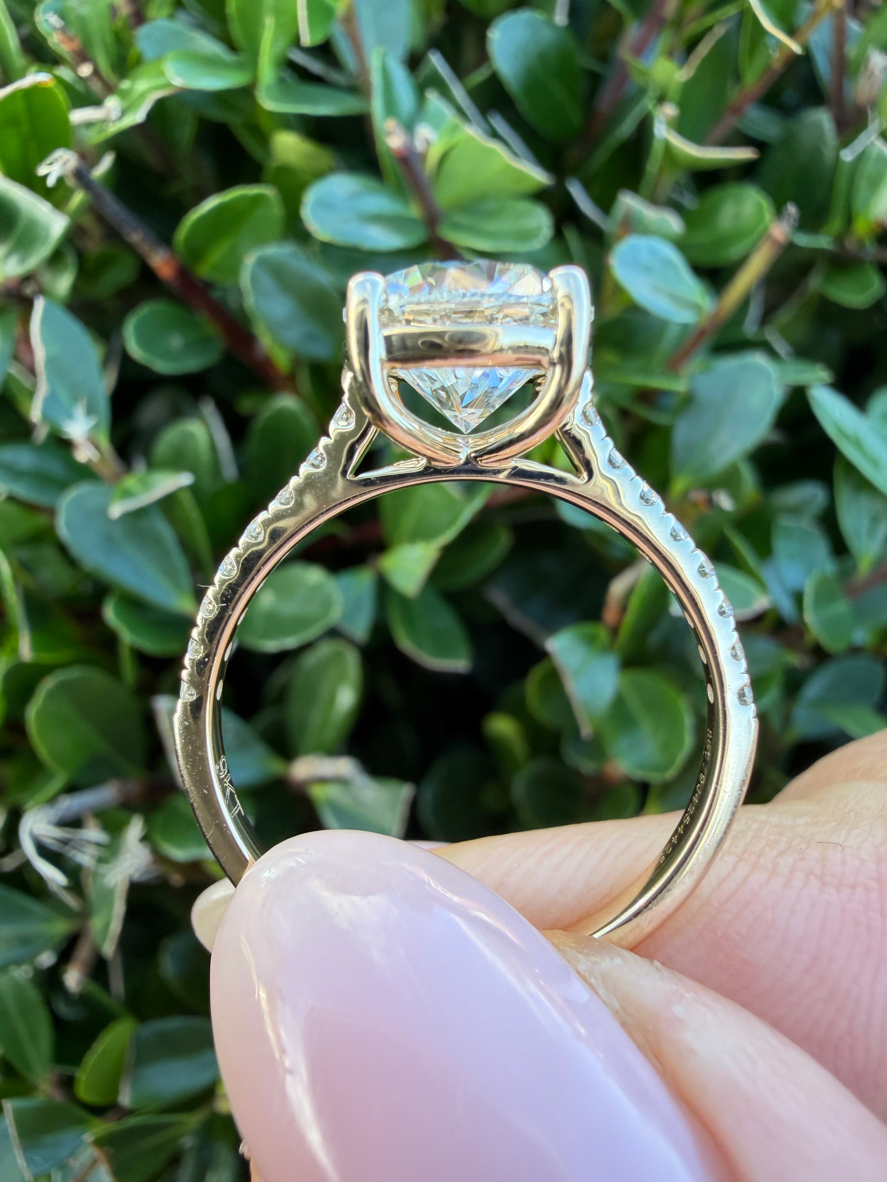 2.24ct round brilliant Cut Lab grown Diamond Ring IGI certified 9k yellow Gold