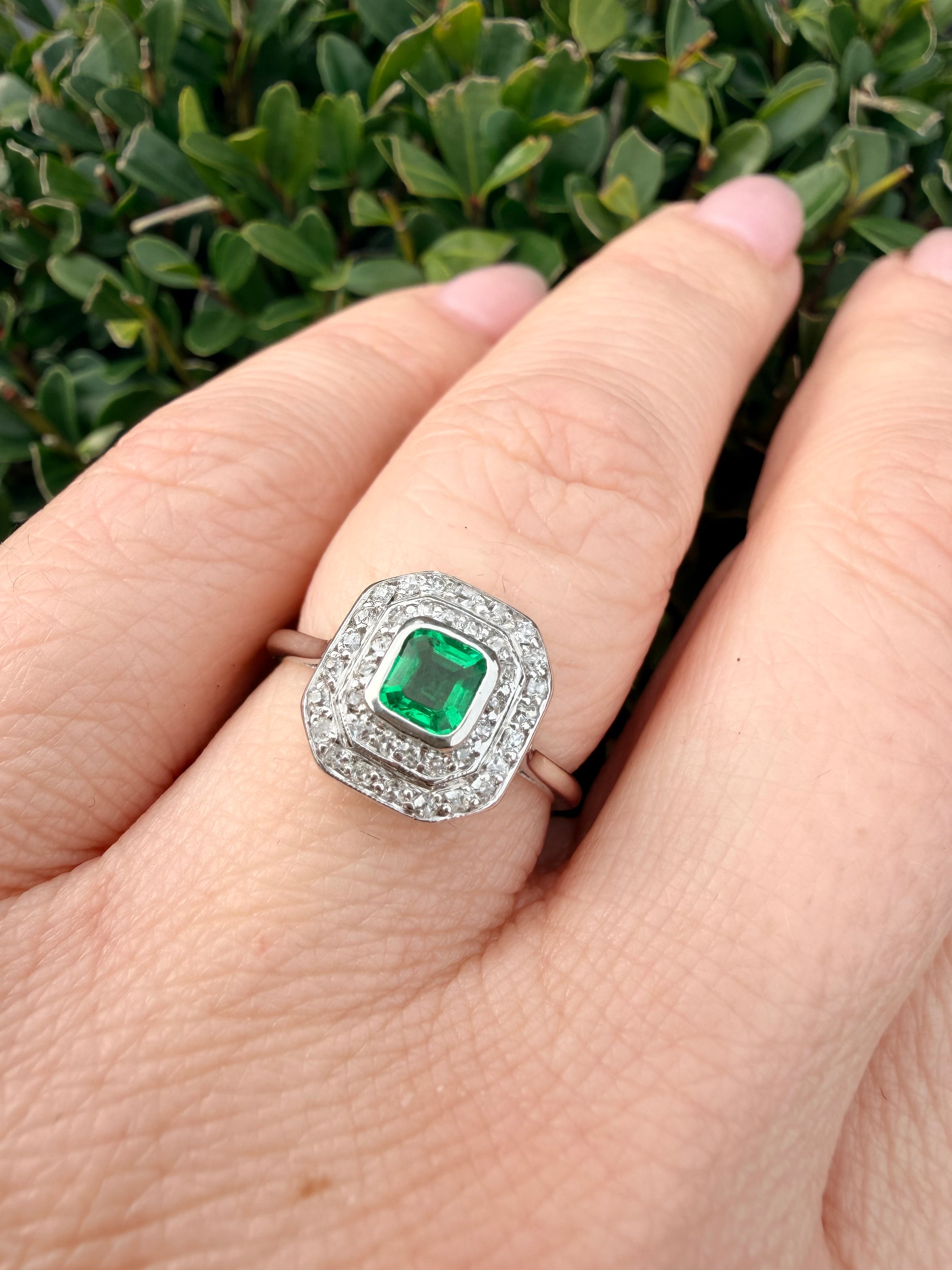 18K White Gold Natural Diamond & Natural Emerald Ring Certified