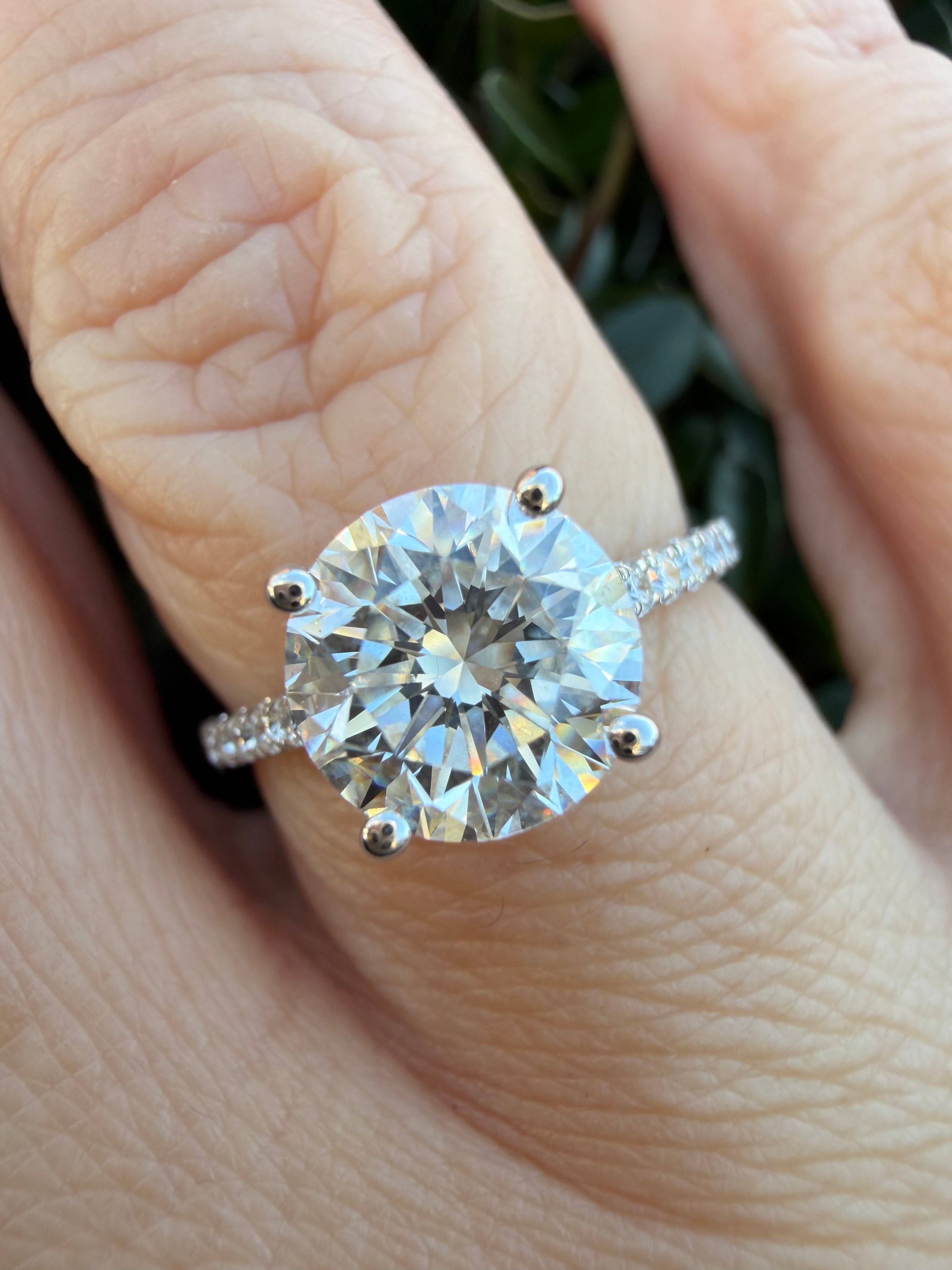 2.26ct round brilliant Cut Lab grown Diamond Ring IGI certified 9k white Gold