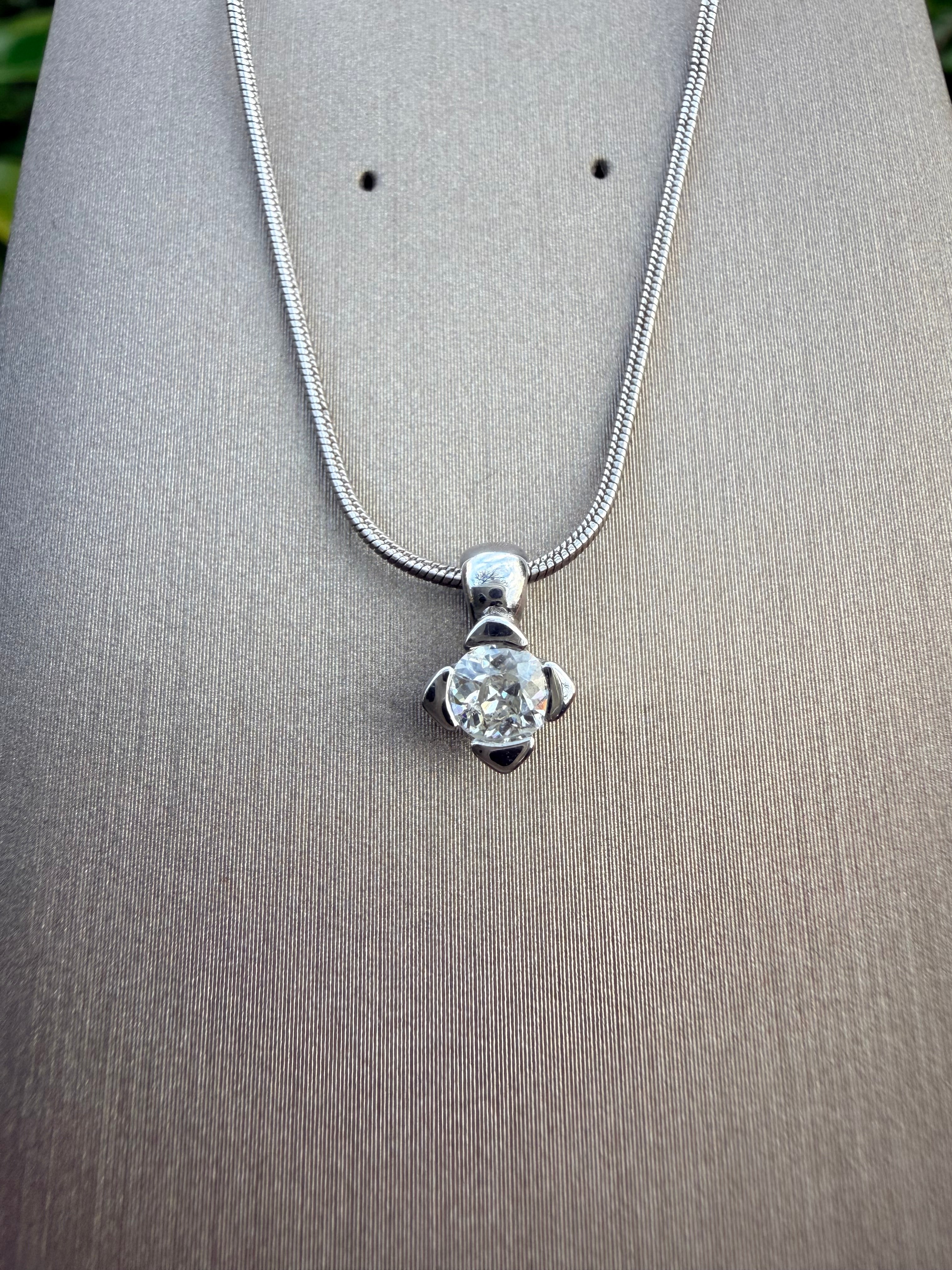 18k White Gold 0.30Ct Natural Round Brilliant Cut Diamond Solitaire Pendant And Chain Set certified