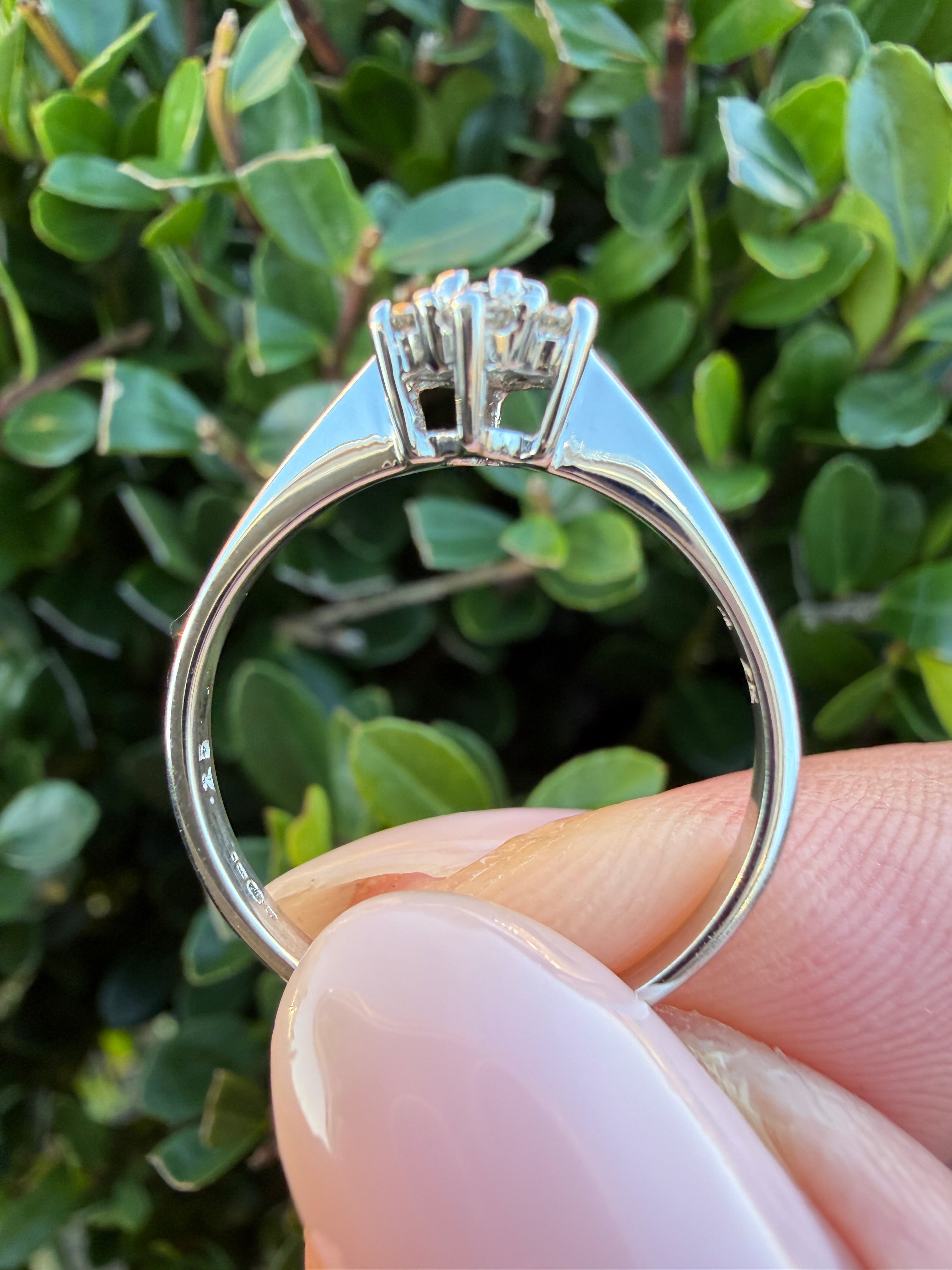 9k White Gold 0.25ct Natural Round Cut Diamond Cluster Ring certified