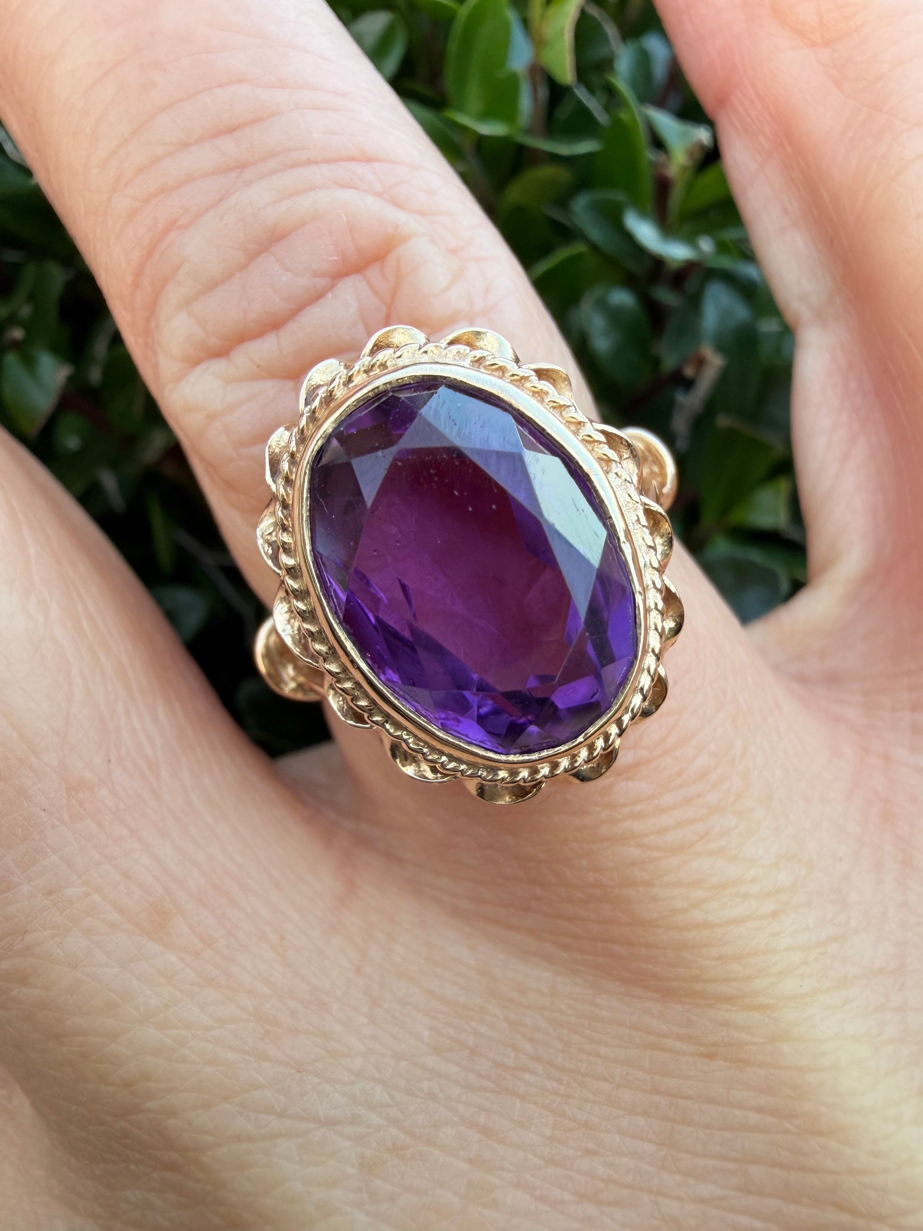 9k Yellow Gold 5.55ct Natural Amethyst Solitaire Ring certified