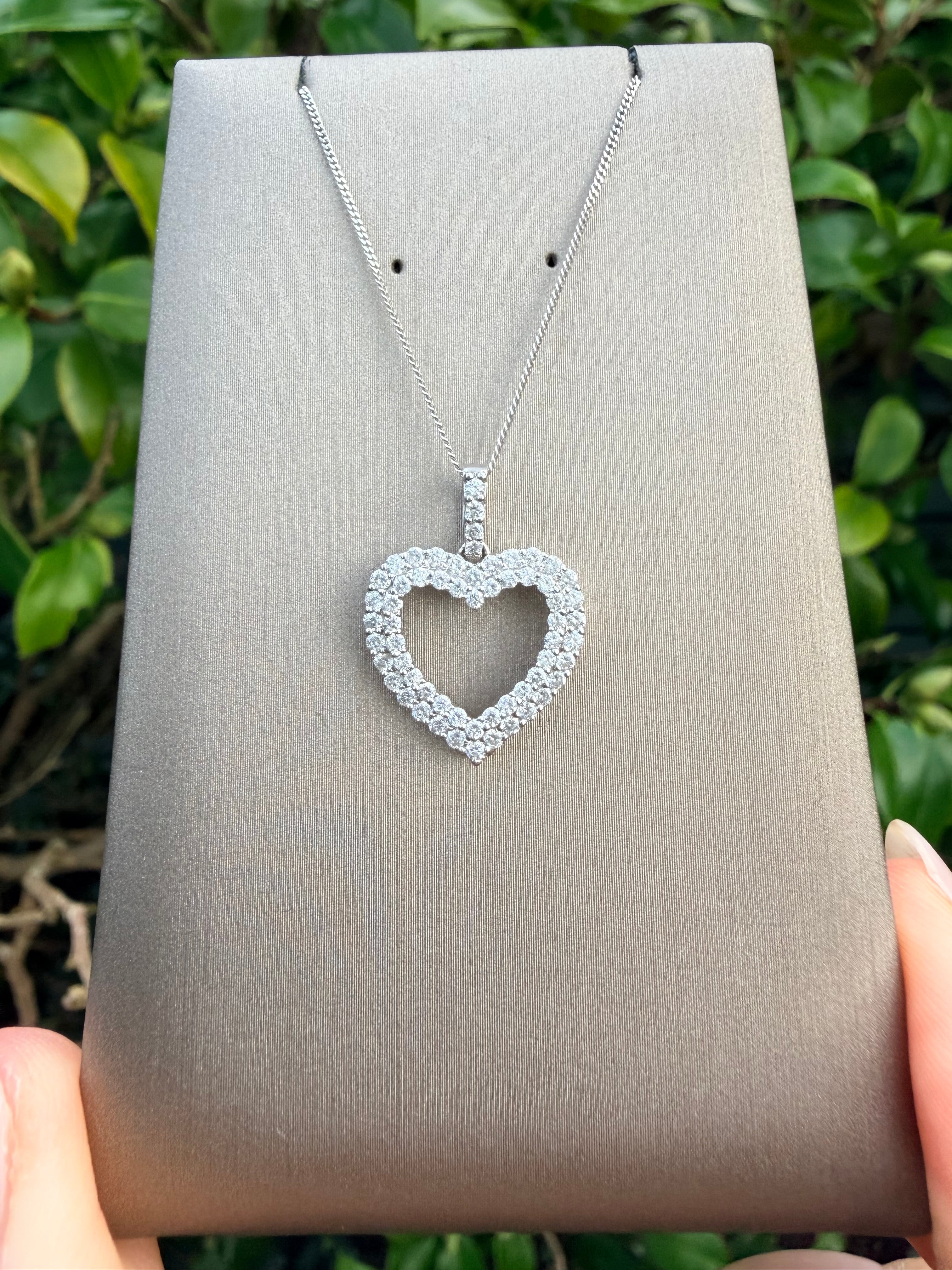 9K White Gold 0.80ct Natural Round Cut Diamond Heart Pendant And Chain Set certified