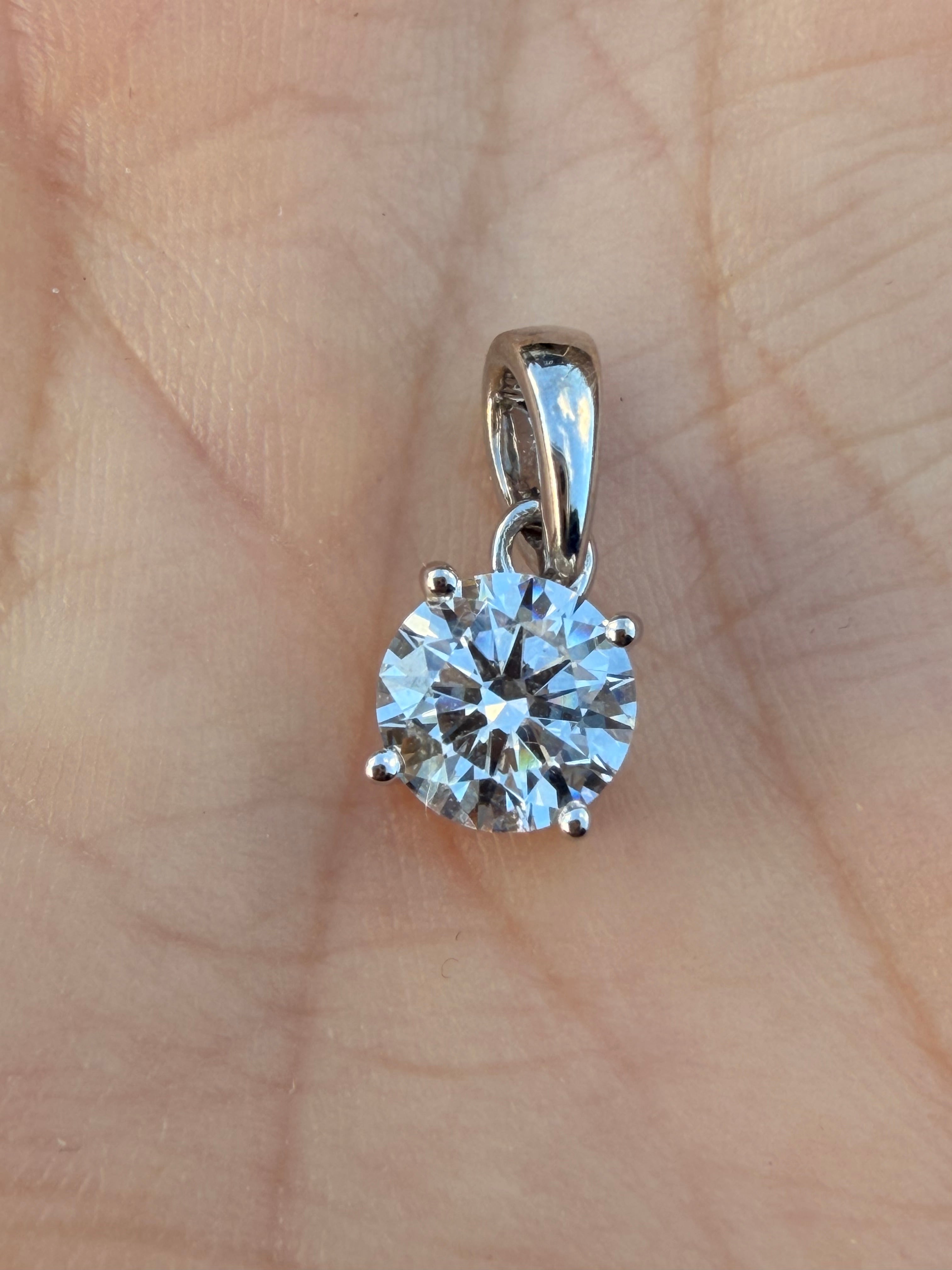 1.04ct Round Brilliant Cut lab grown Diamond Solitaire Pendant IGI certified 18k White Gold