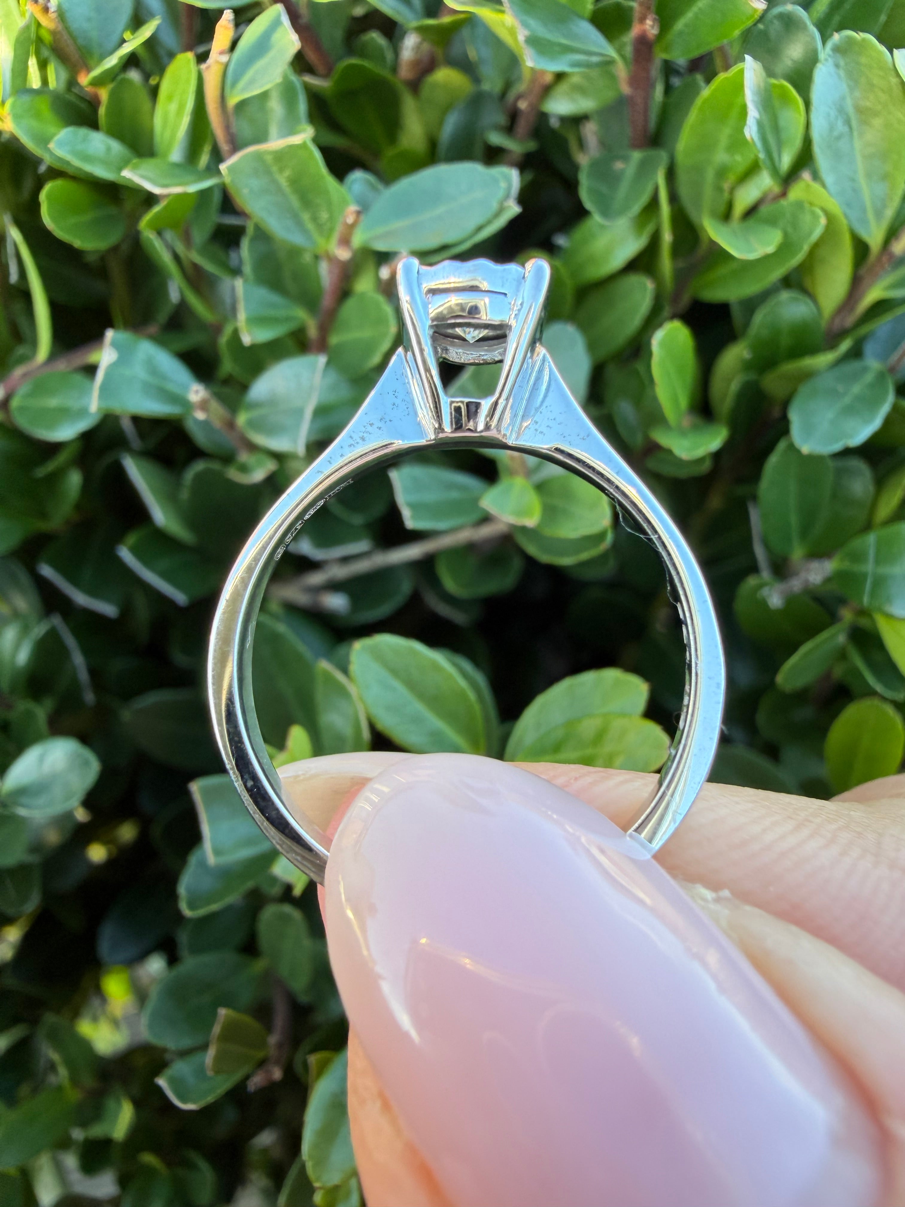 9k White Gold 0.25ct Illusion Set Natural Round Cut Diamond Solitaire Ring certified