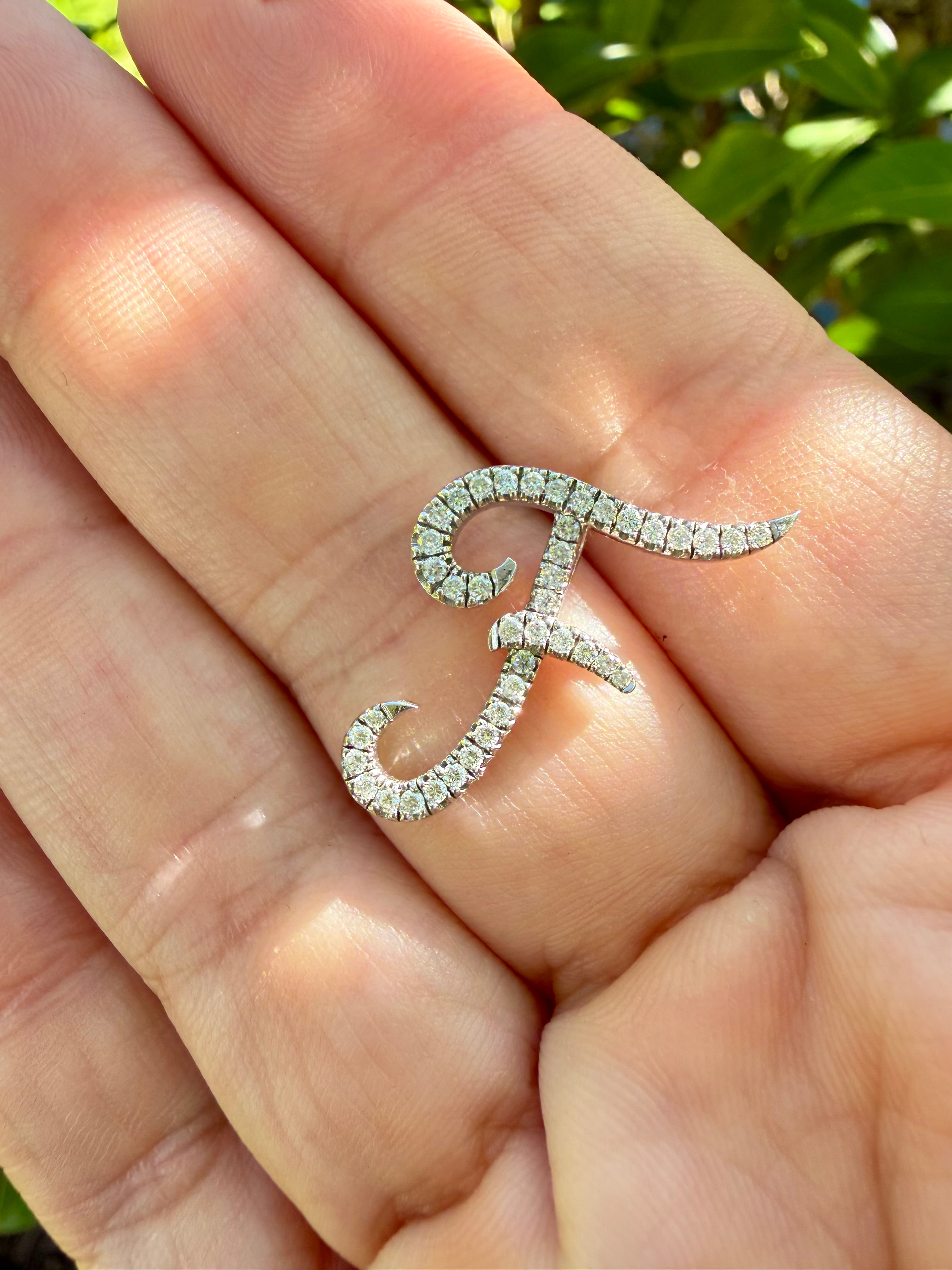 18k White Gold Natural Diamond F Pendant certified