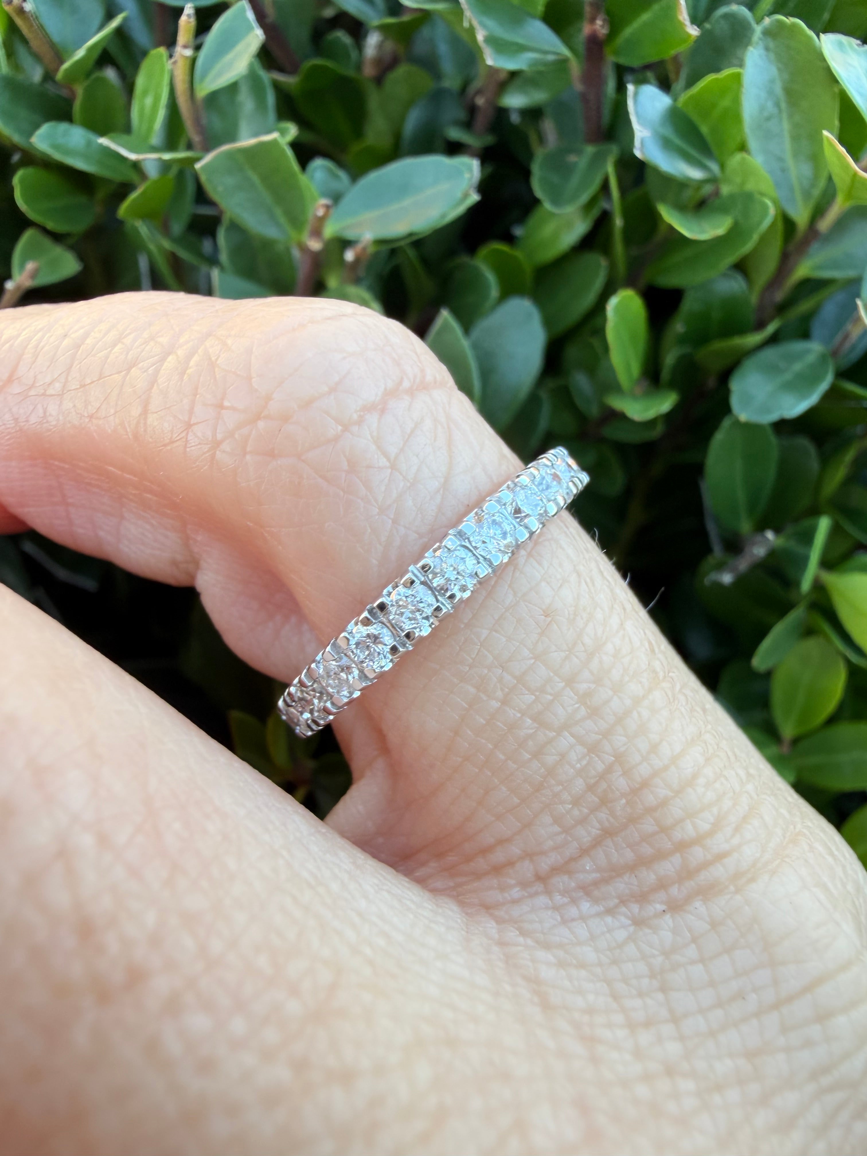 9k White Gold 0.80ct Natural Round Cut Diamond Full Eternity Ring certified