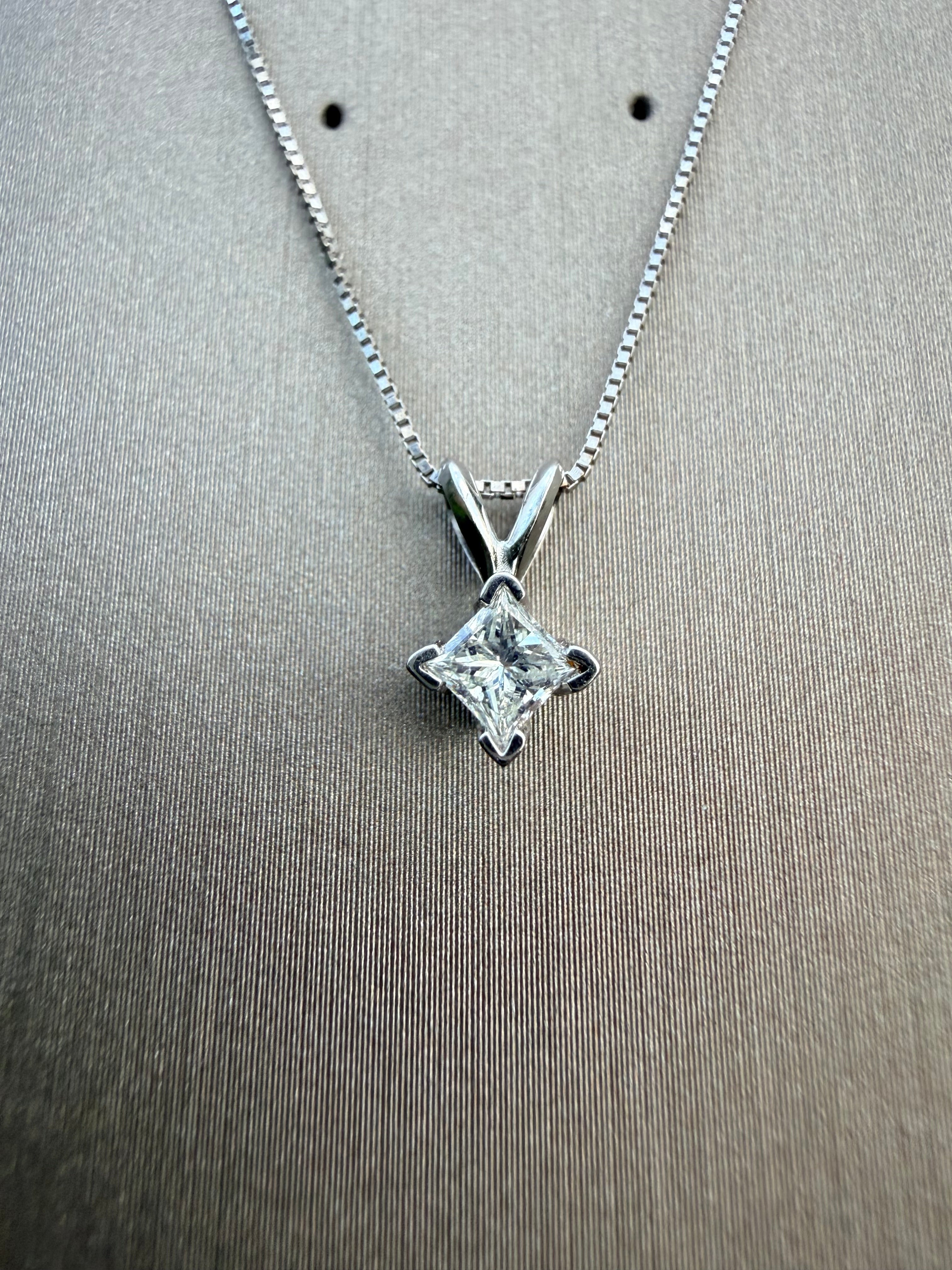 14k White Gold 0.25ct Natural Princess Cut Diamond Solitaire Pendant And Chain Set certified