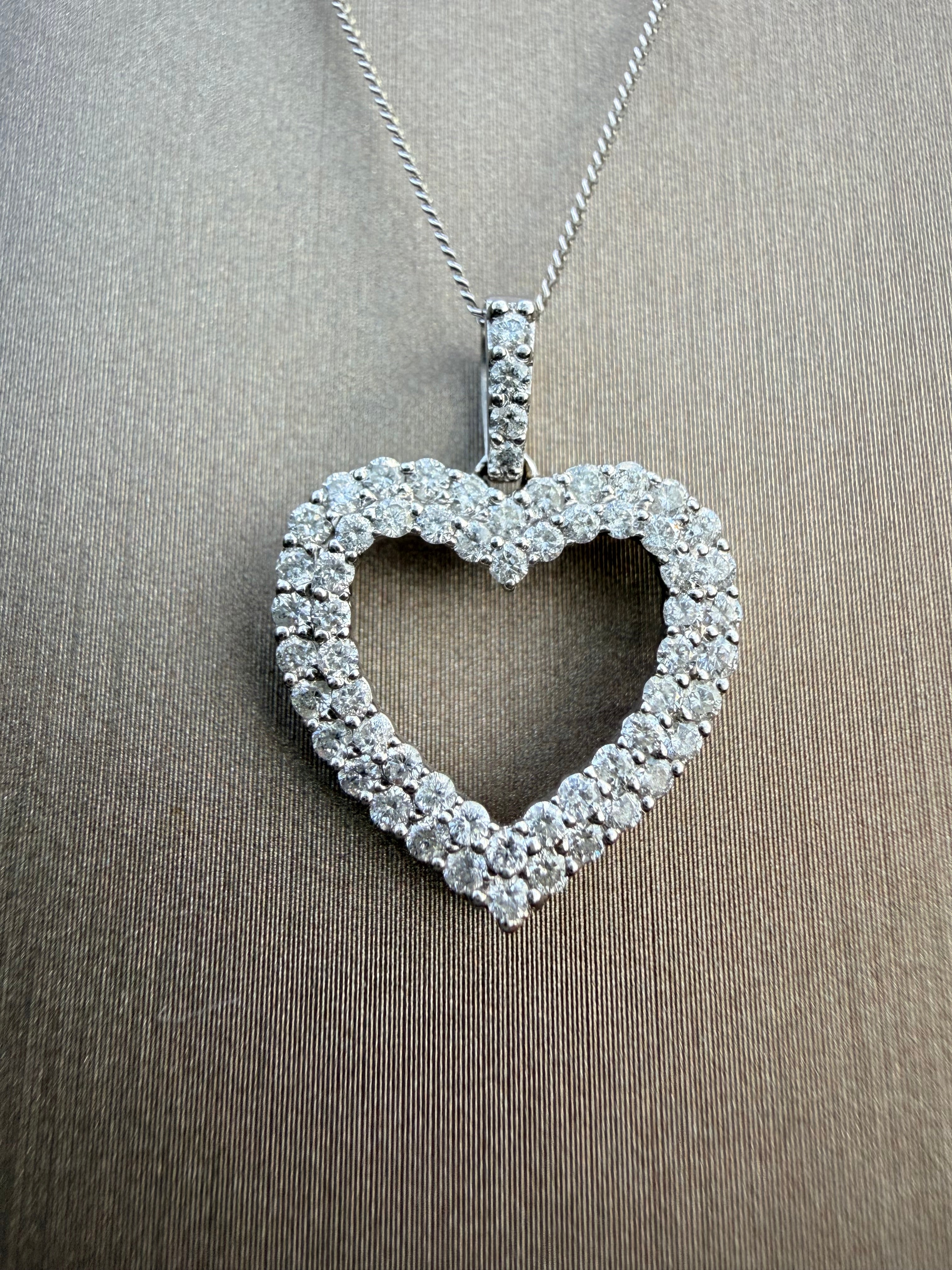 9K White Gold 0.80ct Natural Round Cut Diamond Heart Pendant And Chain Set certified