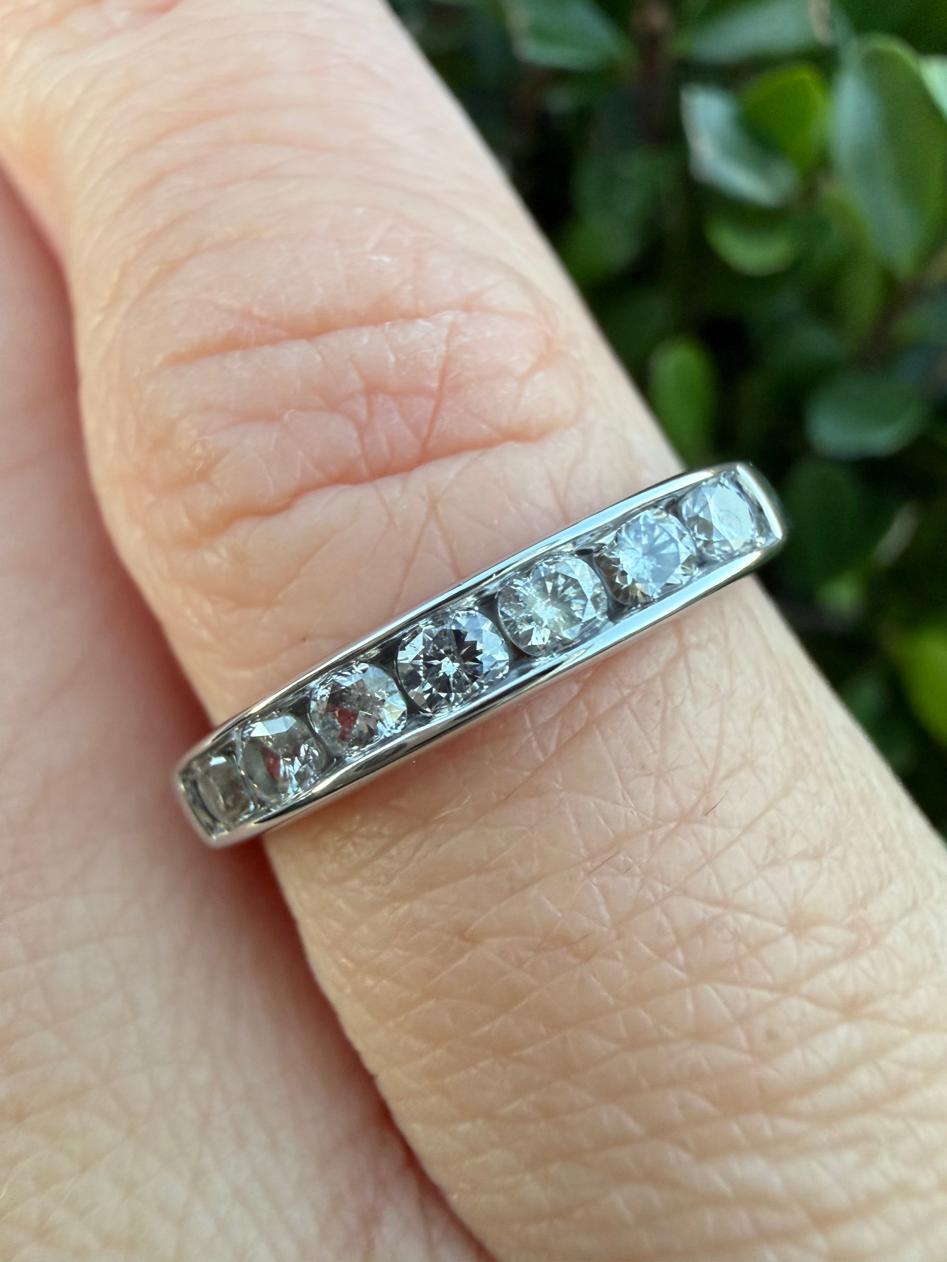 18k White Gold 0.28ct Round Brilliant Cut Natural Diamond Half Eternity Ring certified