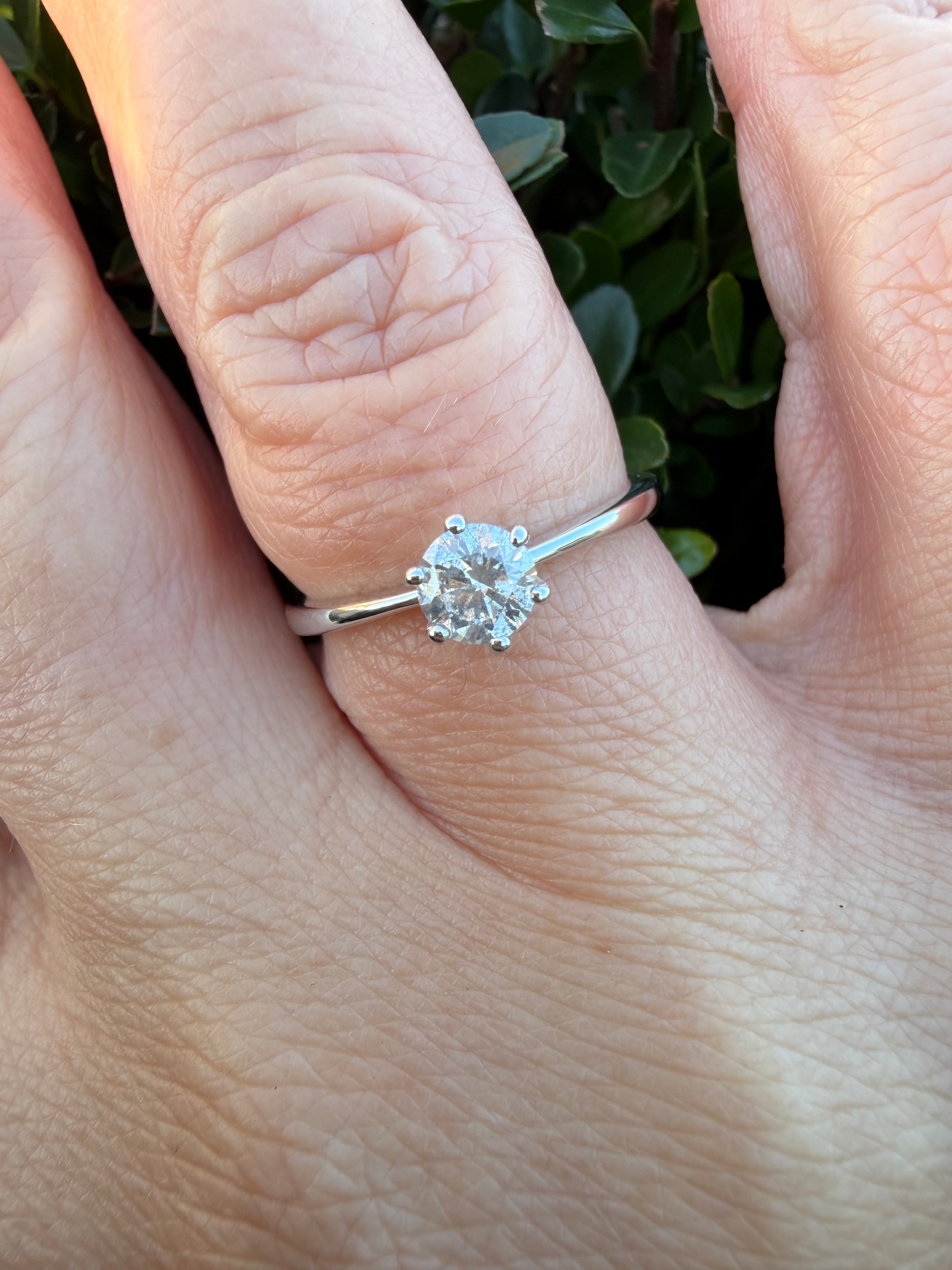 18k White Gold 0.25ct Natural Round Cut Diamond Solitaire Ring certified