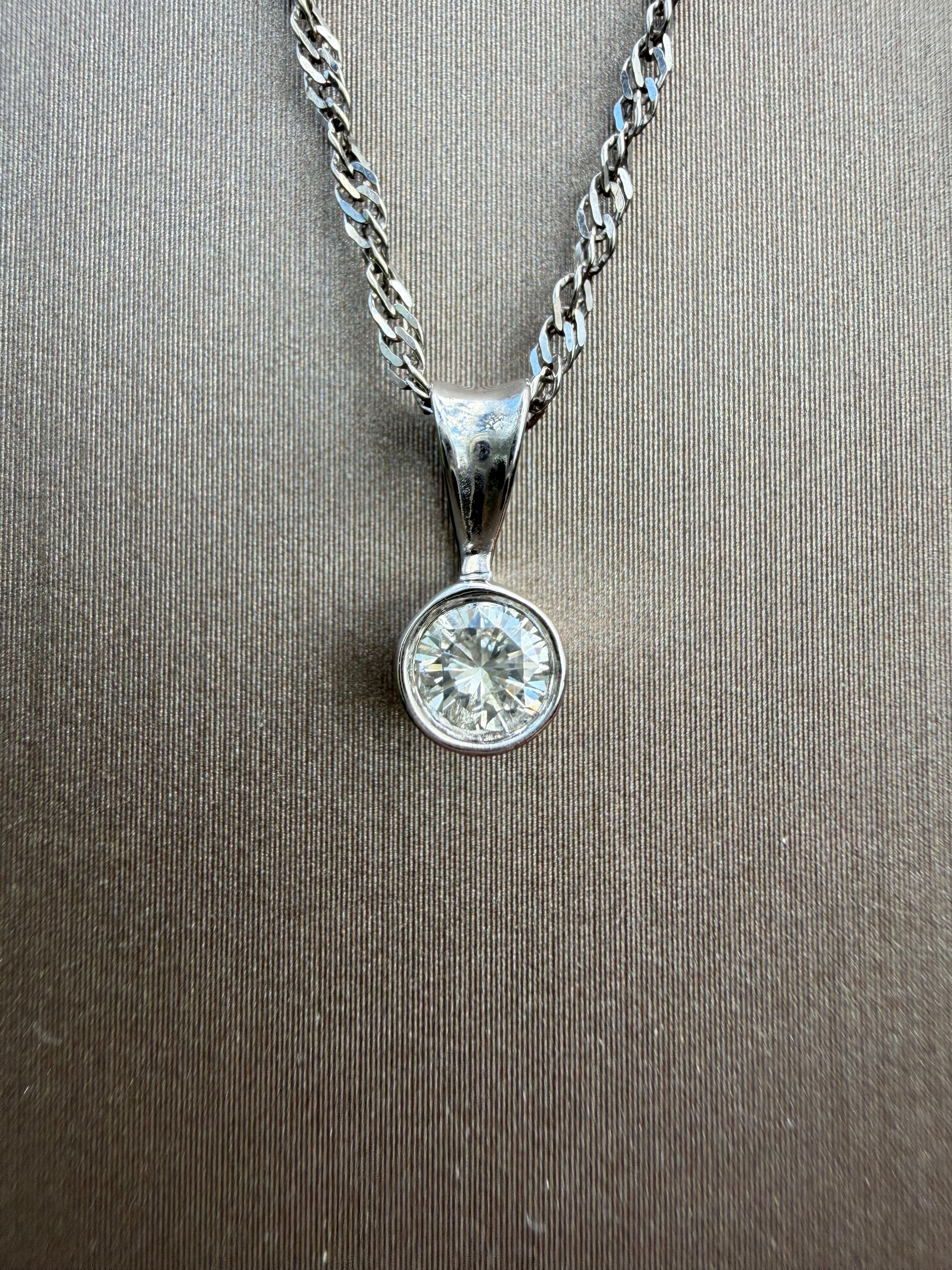 9k White Gold 0.35 Ct Natural Round Brilliant Cut Diamond Solitaire Pendant And Chain Set certified