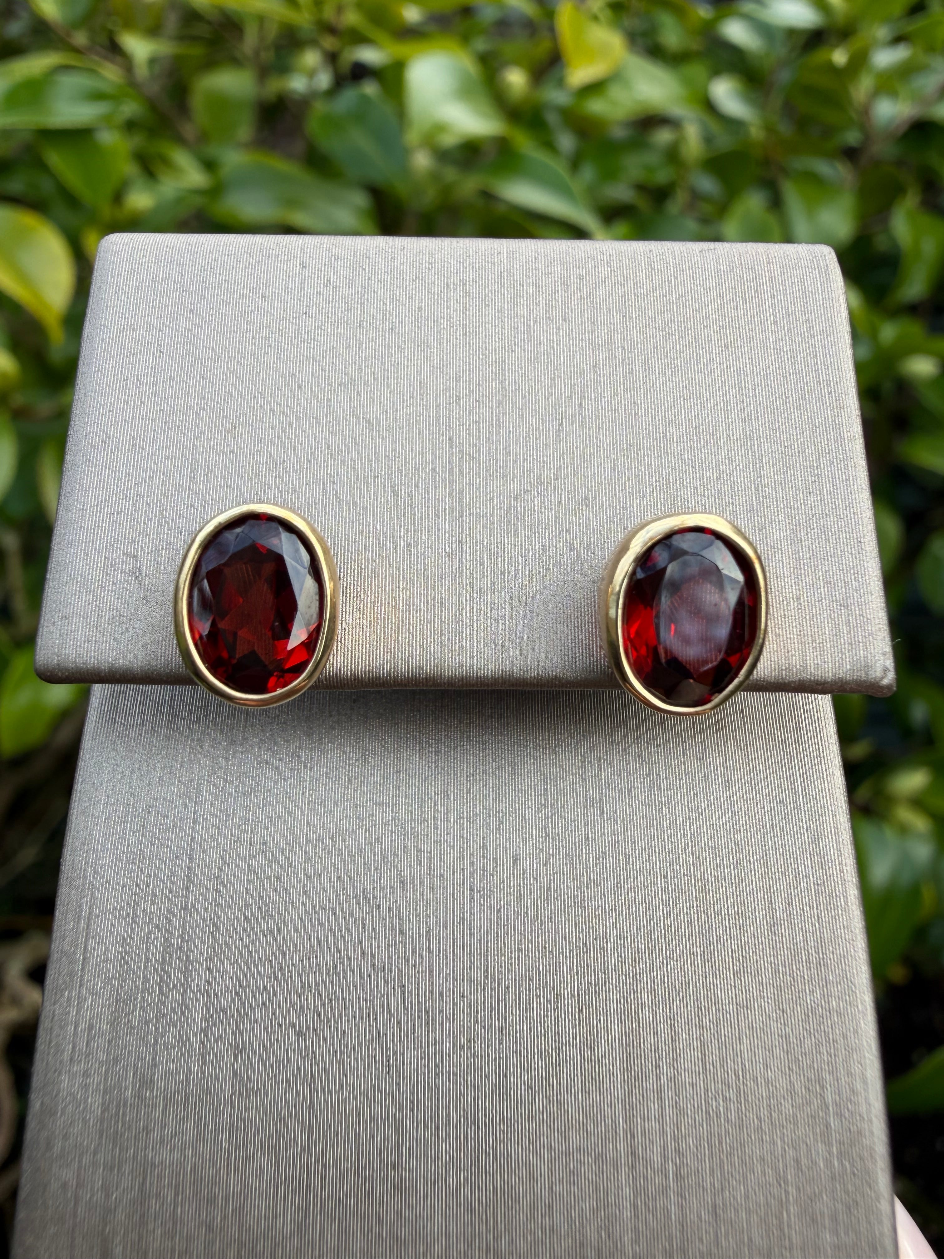 9k Yellow Gold 2.60 Ct Oval Cut Natural Garnet Earrings certified