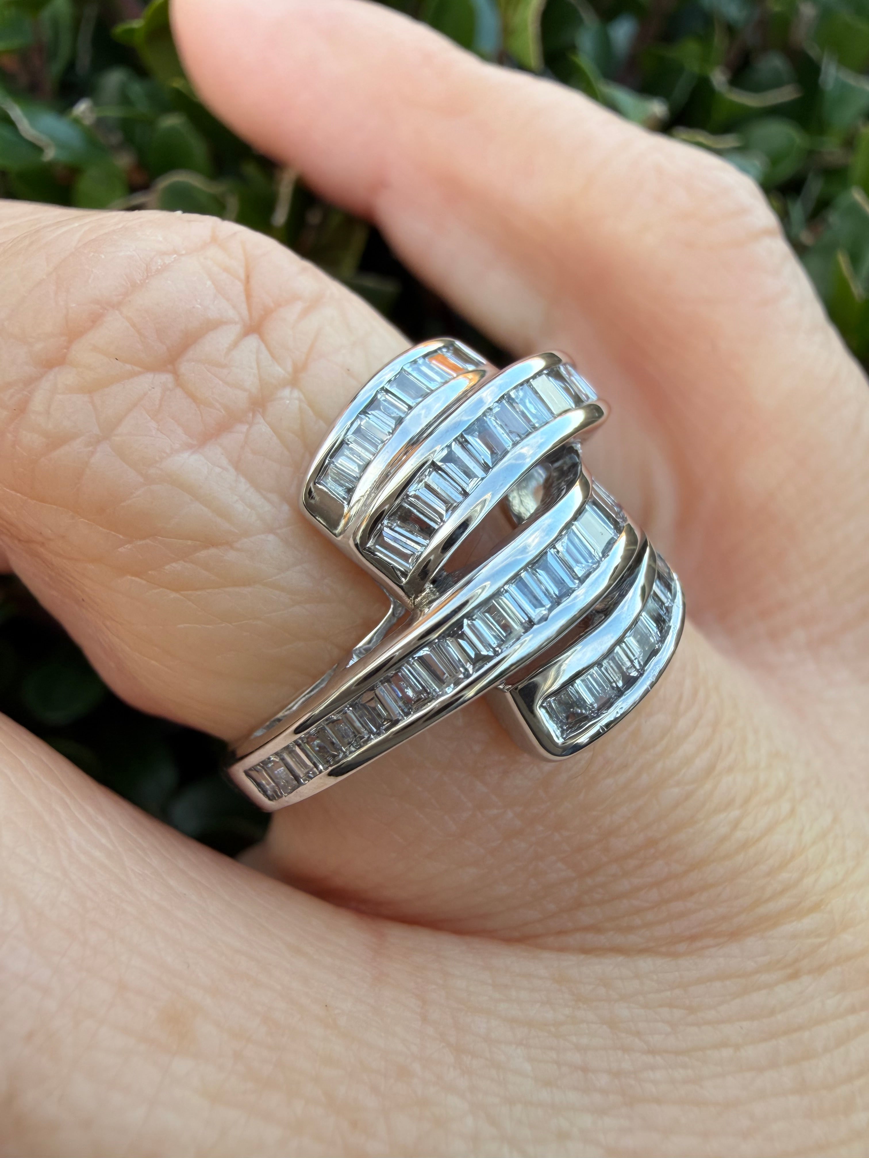 18k White Gold 1.00Ct Natural Baguette Cut Diamond Ring certified