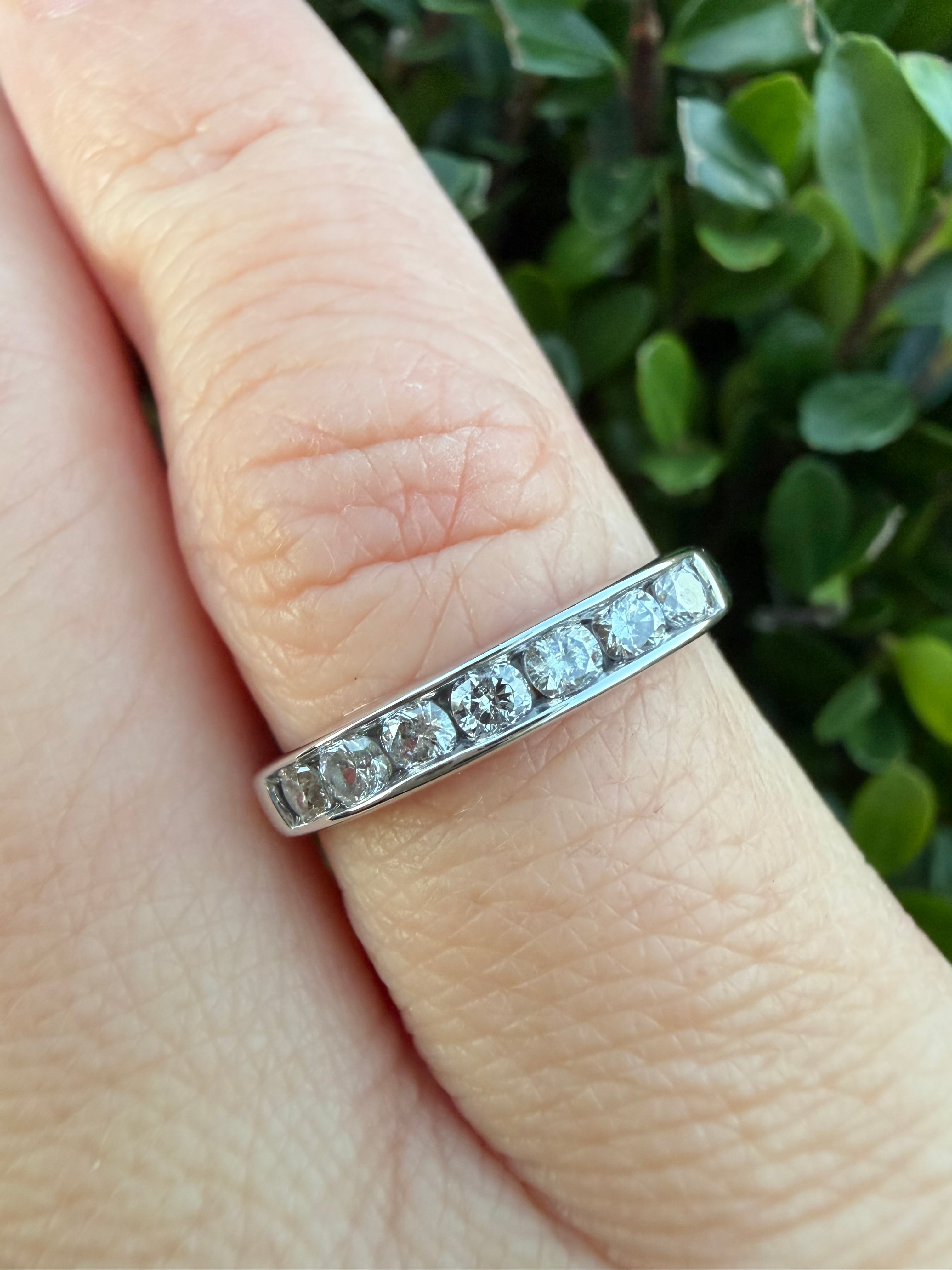 18k White Gold 0.28ct Round Brilliant Cut Natural Diamond Half Eternity Ring certified