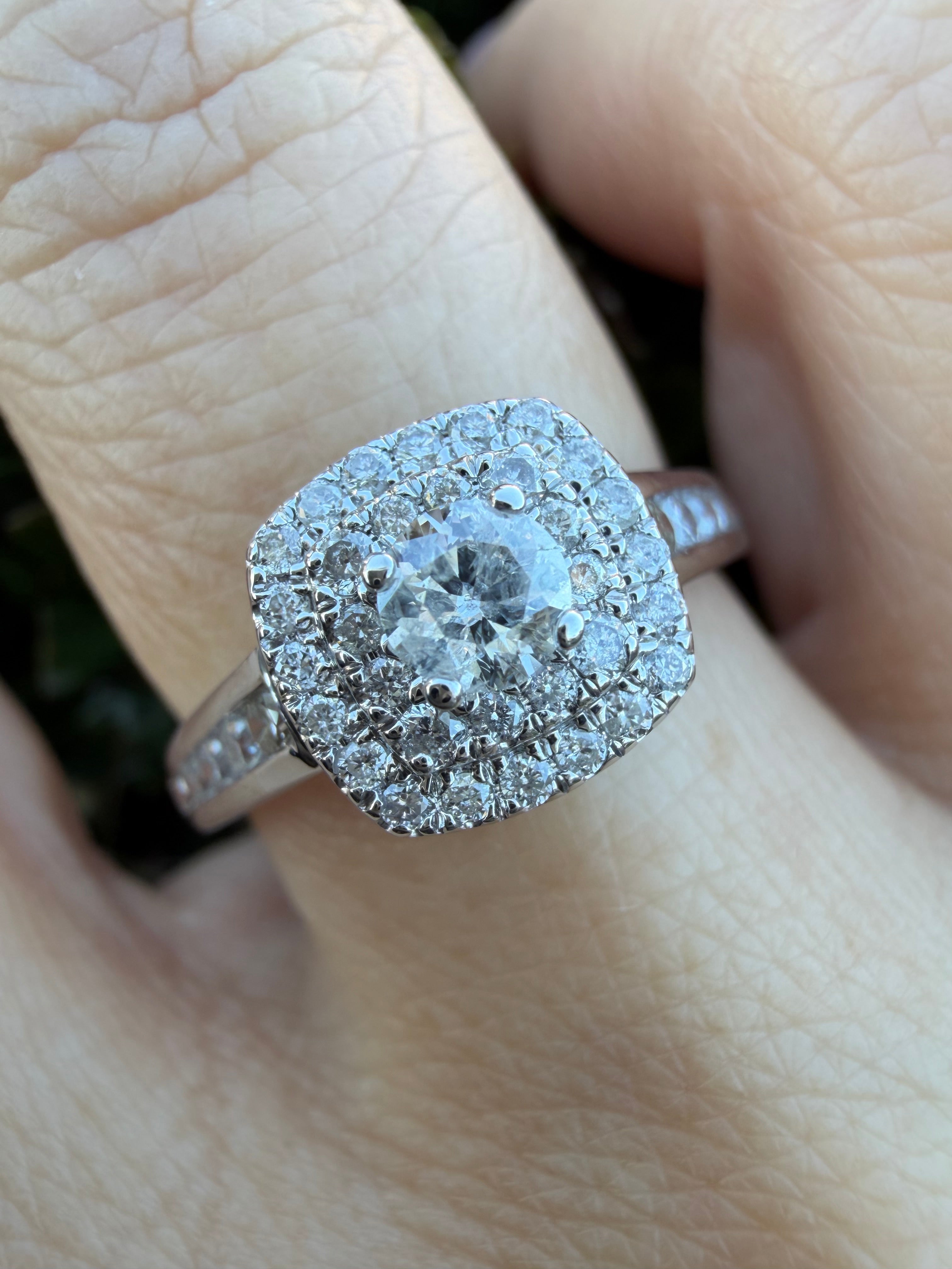 18k White Gold 0.82ct Natural Round Cut Diamond Halo Ring certified