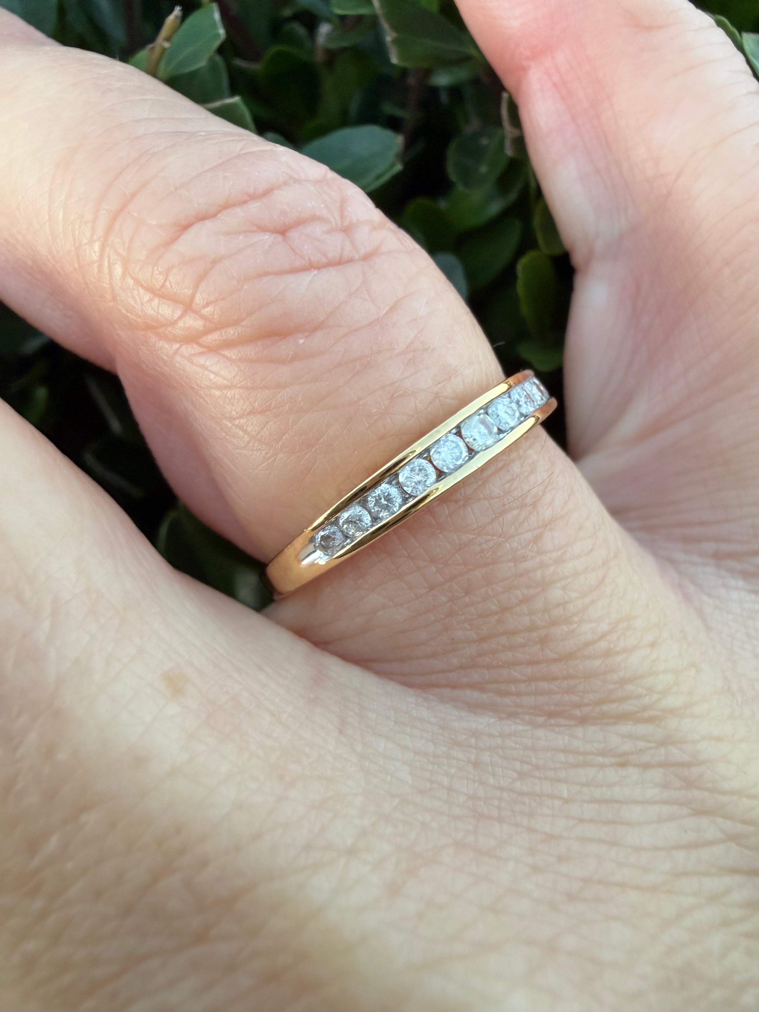 18k yellow Gold 0.25ct Round Brilliant Cut Natural Diamond Half Eternity Ring certified