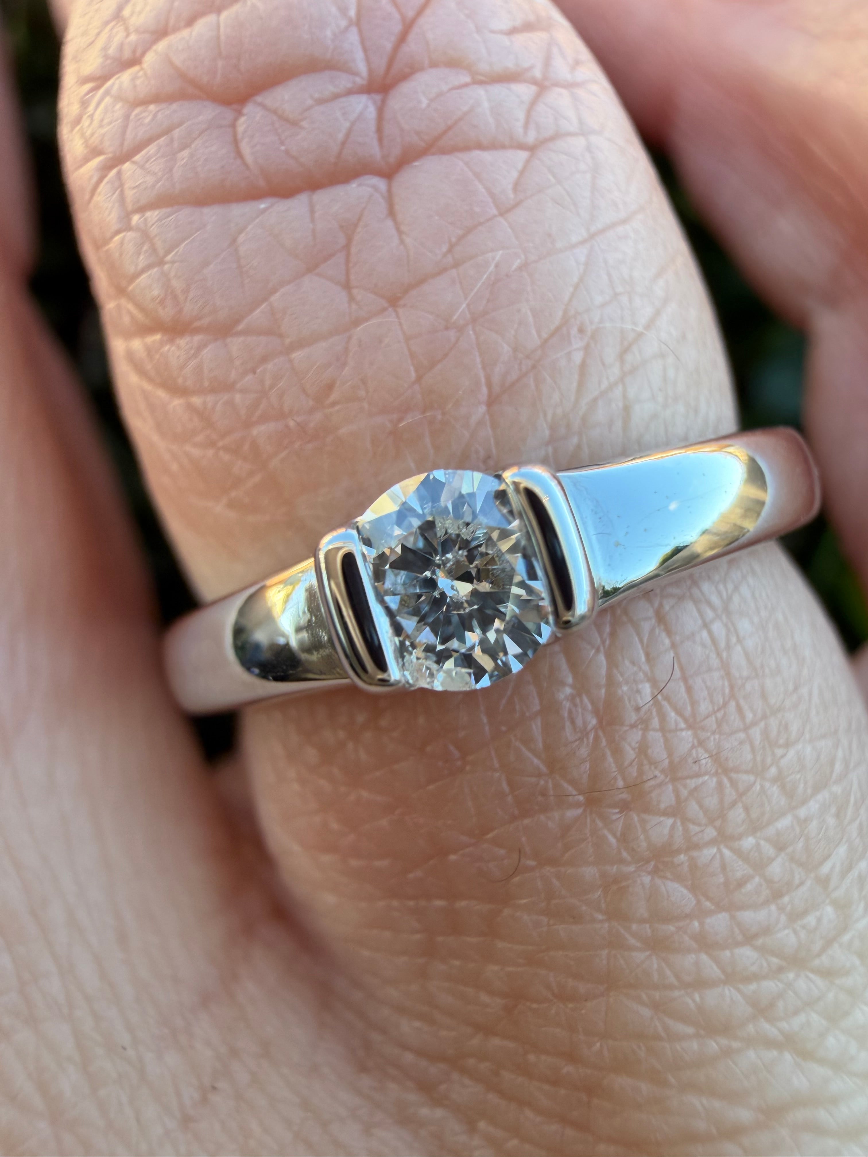 18k White Gold 0.25ct Natural Round Cut Diamond Solitaire Ring certified