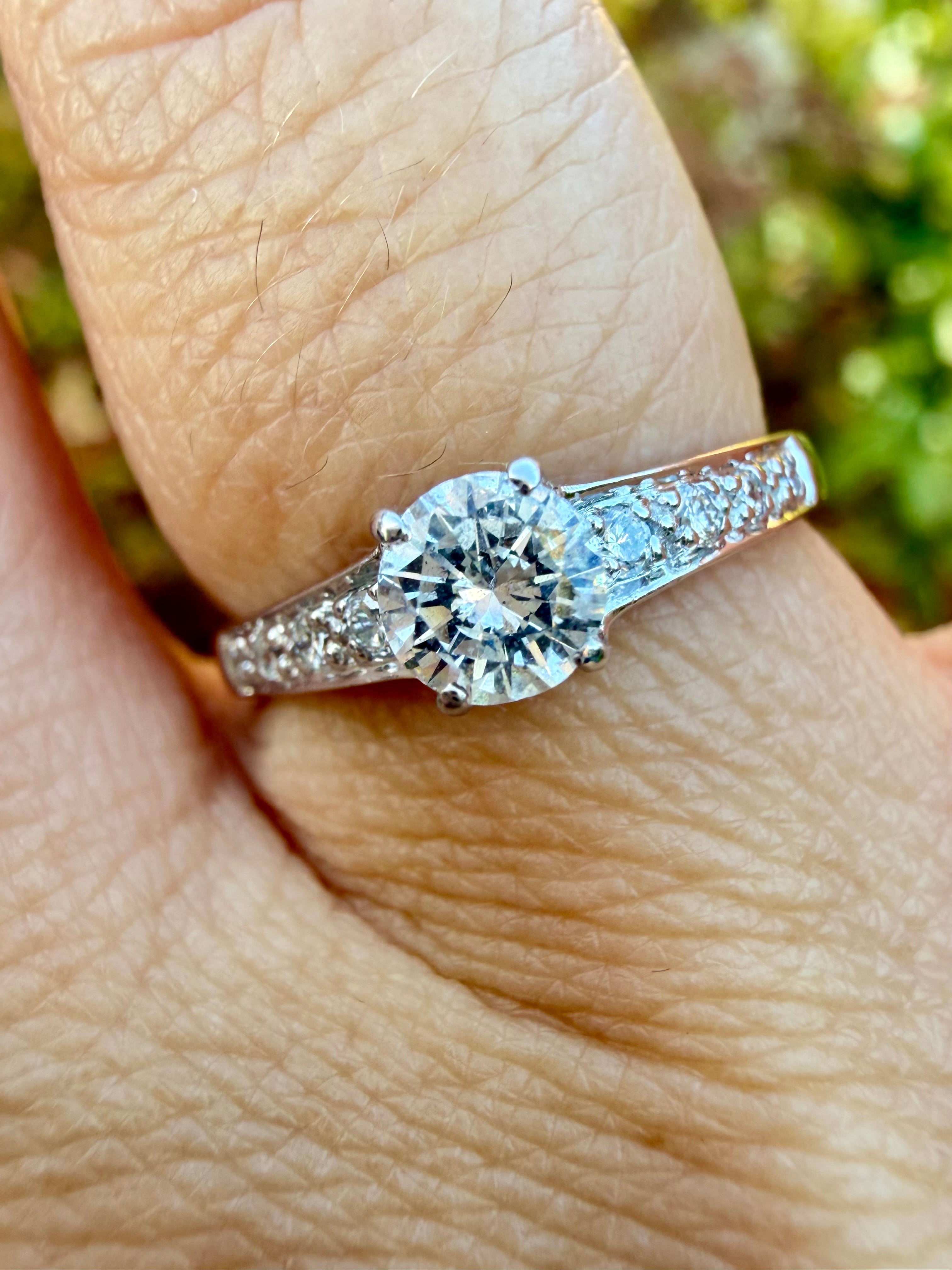 18k White Gold 0.43ct Natural Round Cut Diamond Ring certified