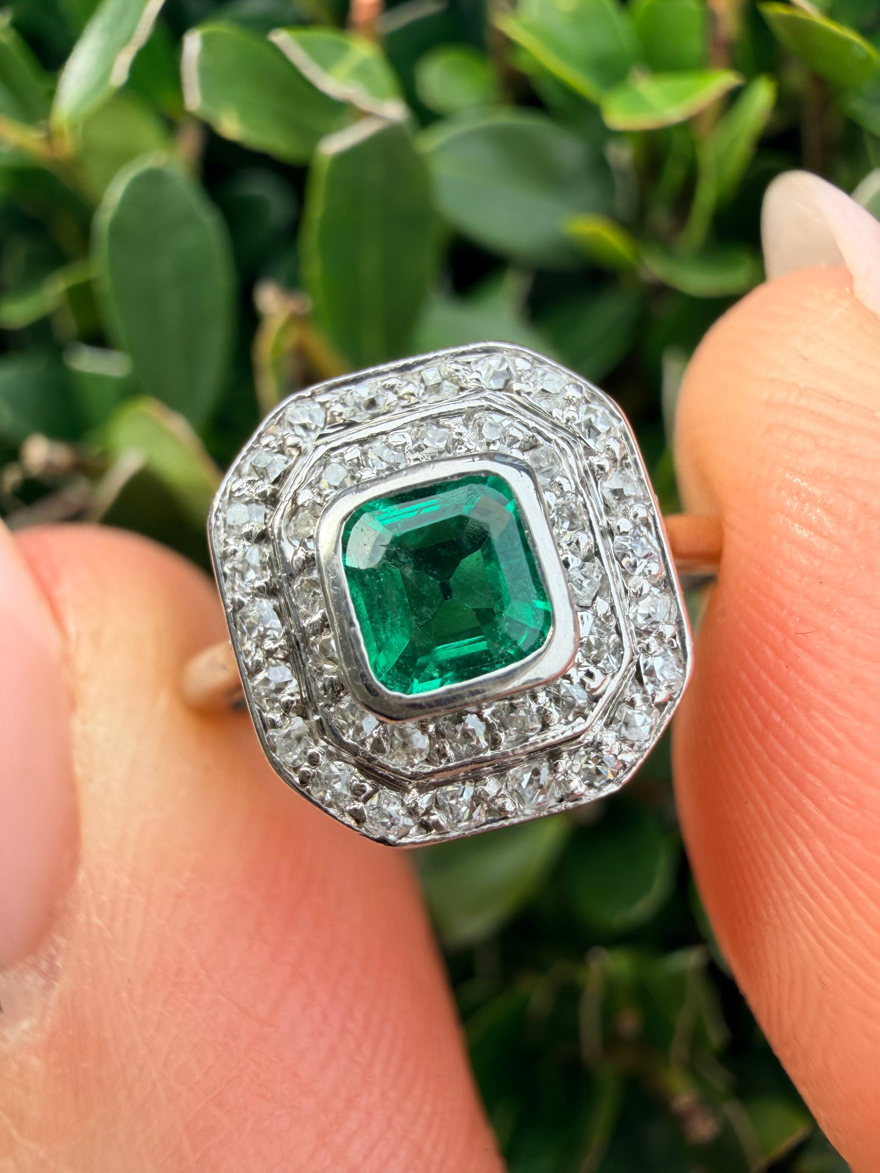 18K White Gold Natural Diamond & Natural Emerald Ring Certified