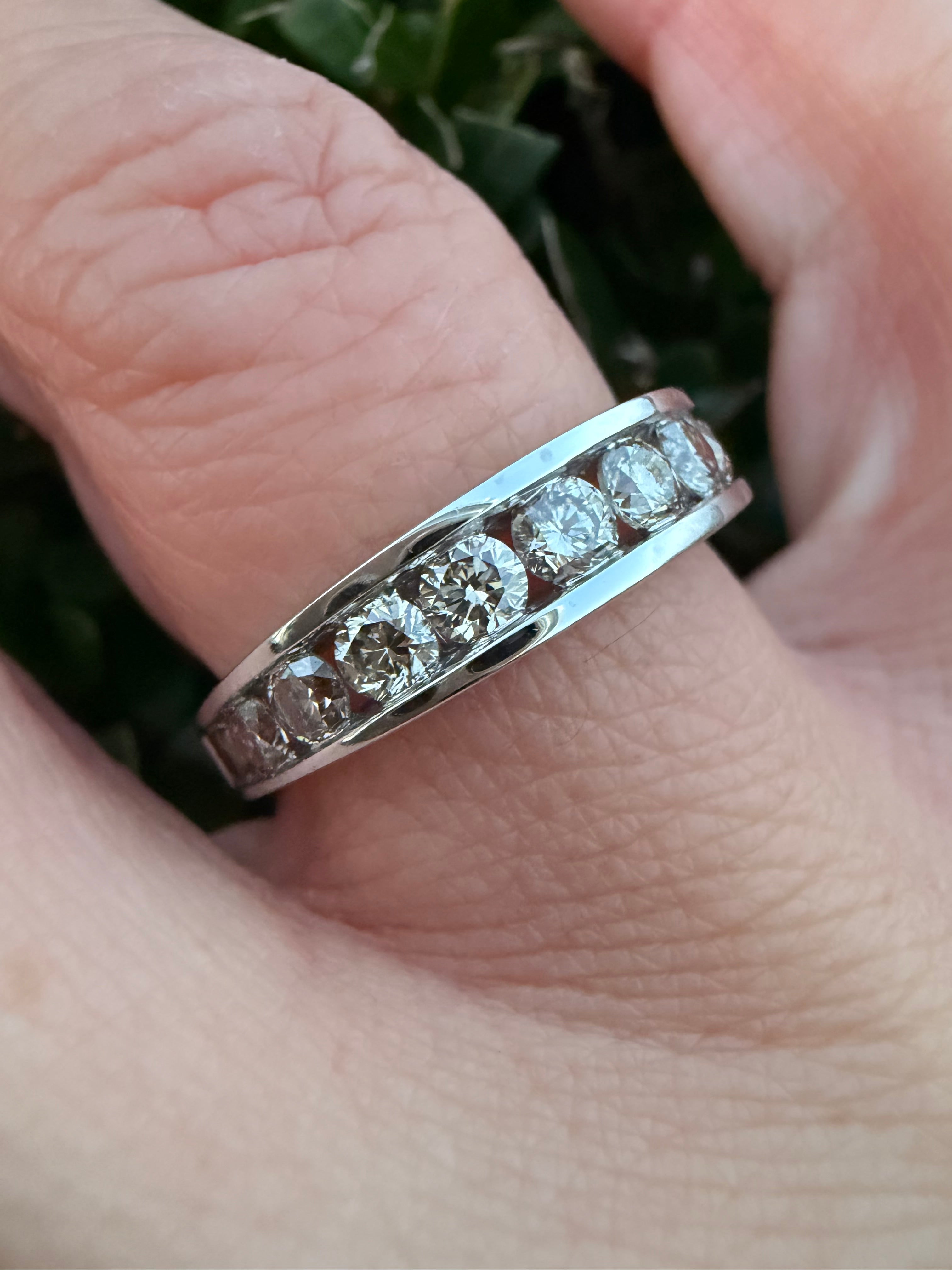 9k White Gold 1.13ct Natural Round Cut Diamond Half Eternity Ring certified