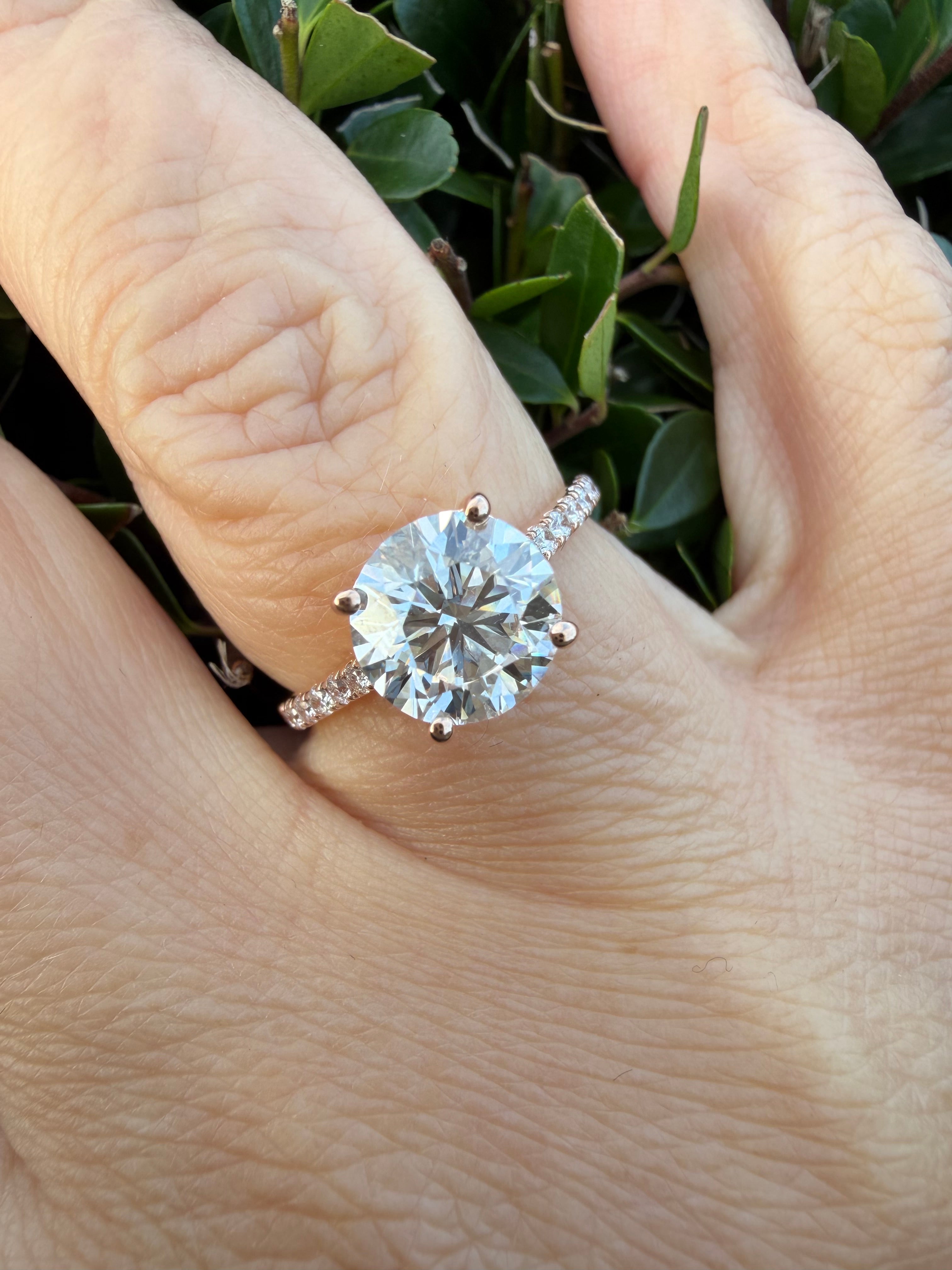 2.20ct round brilliant Cut Lab grown Diamond Ring IGI certified 9k Rose Gold