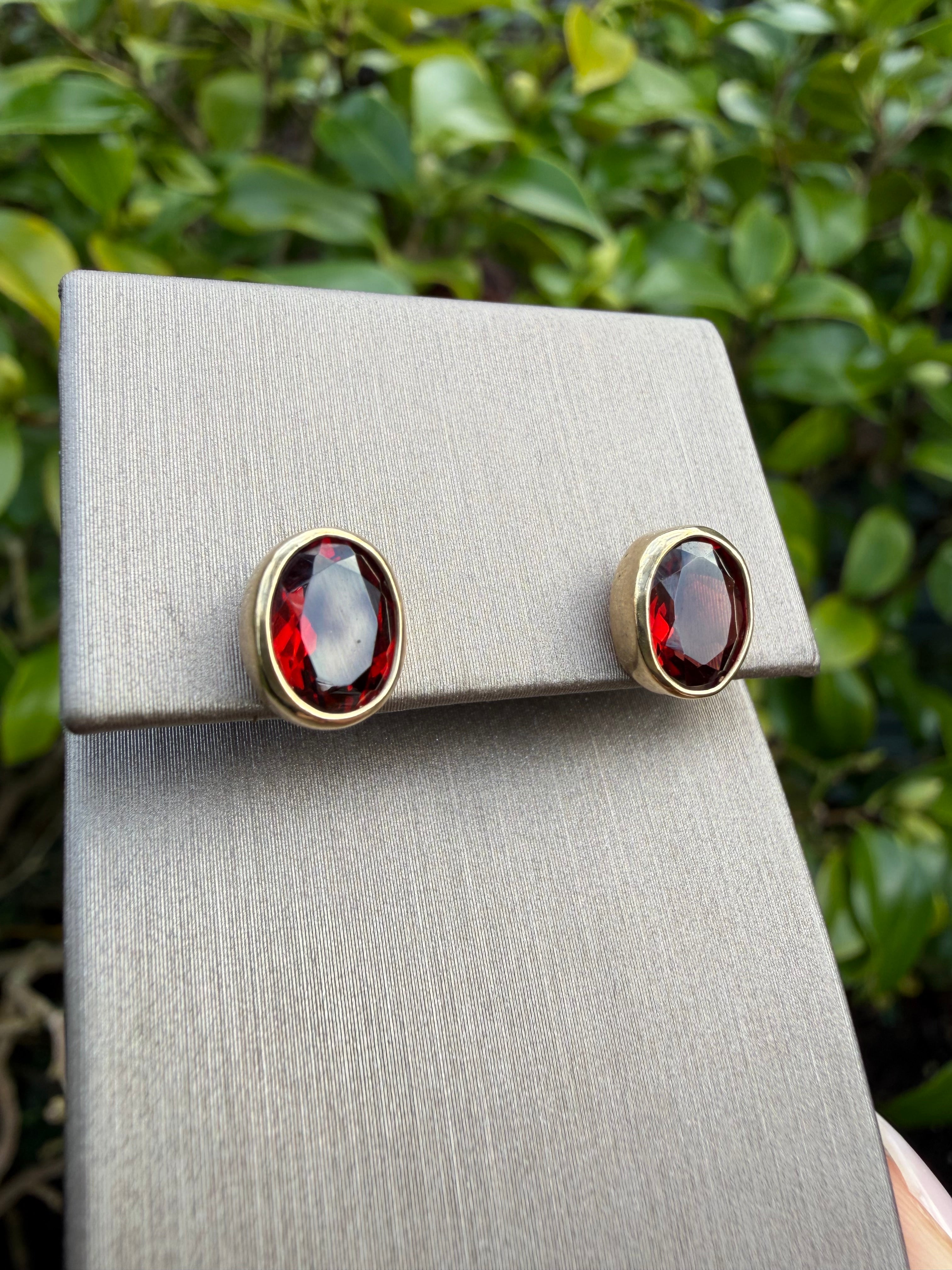 9k Yellow Gold 2.60 Ct Oval Cut Natural Garnet Earrings certified