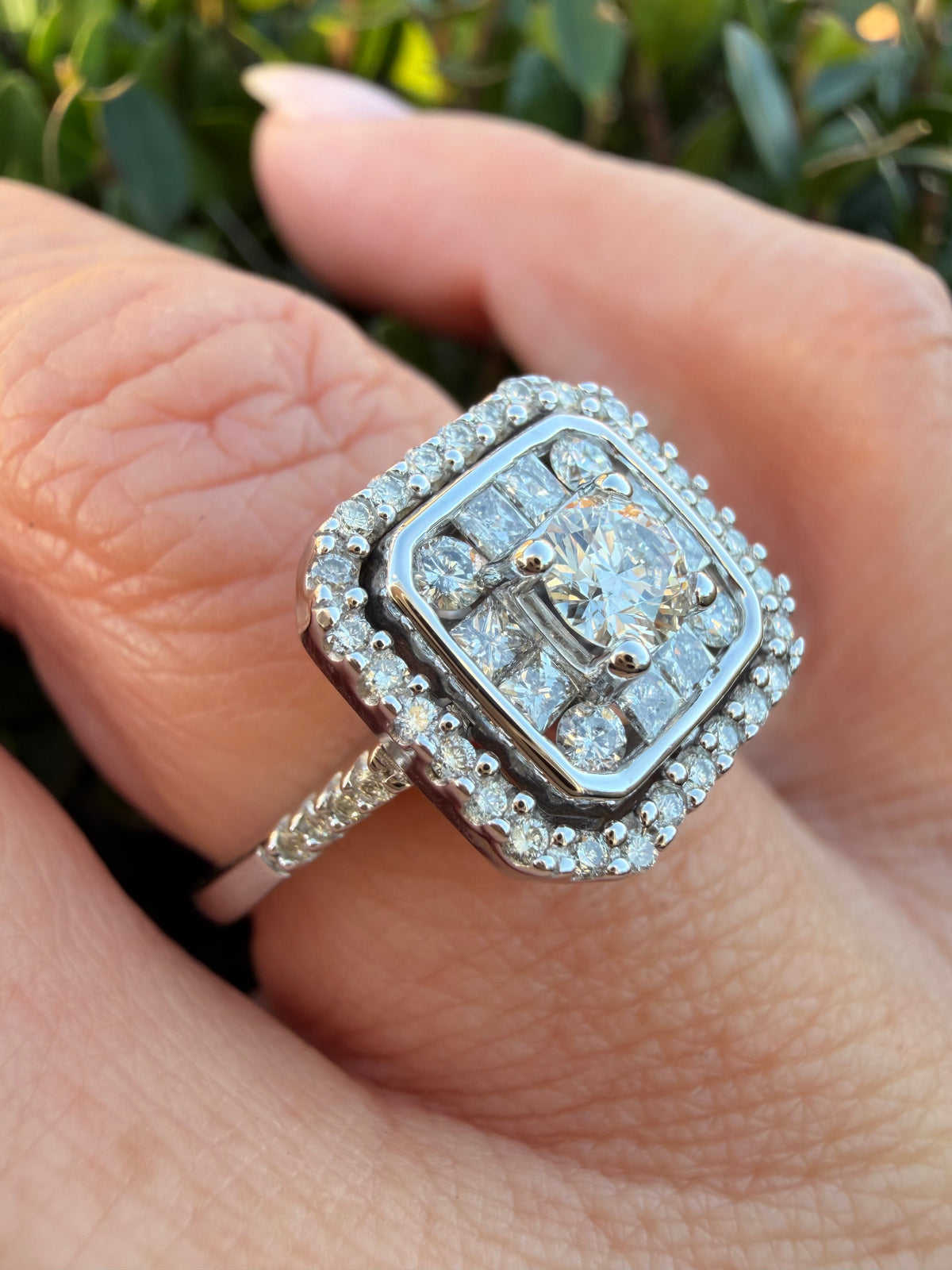 14K White Gold 0.80ct Natural Diamond Cluster Ring certified