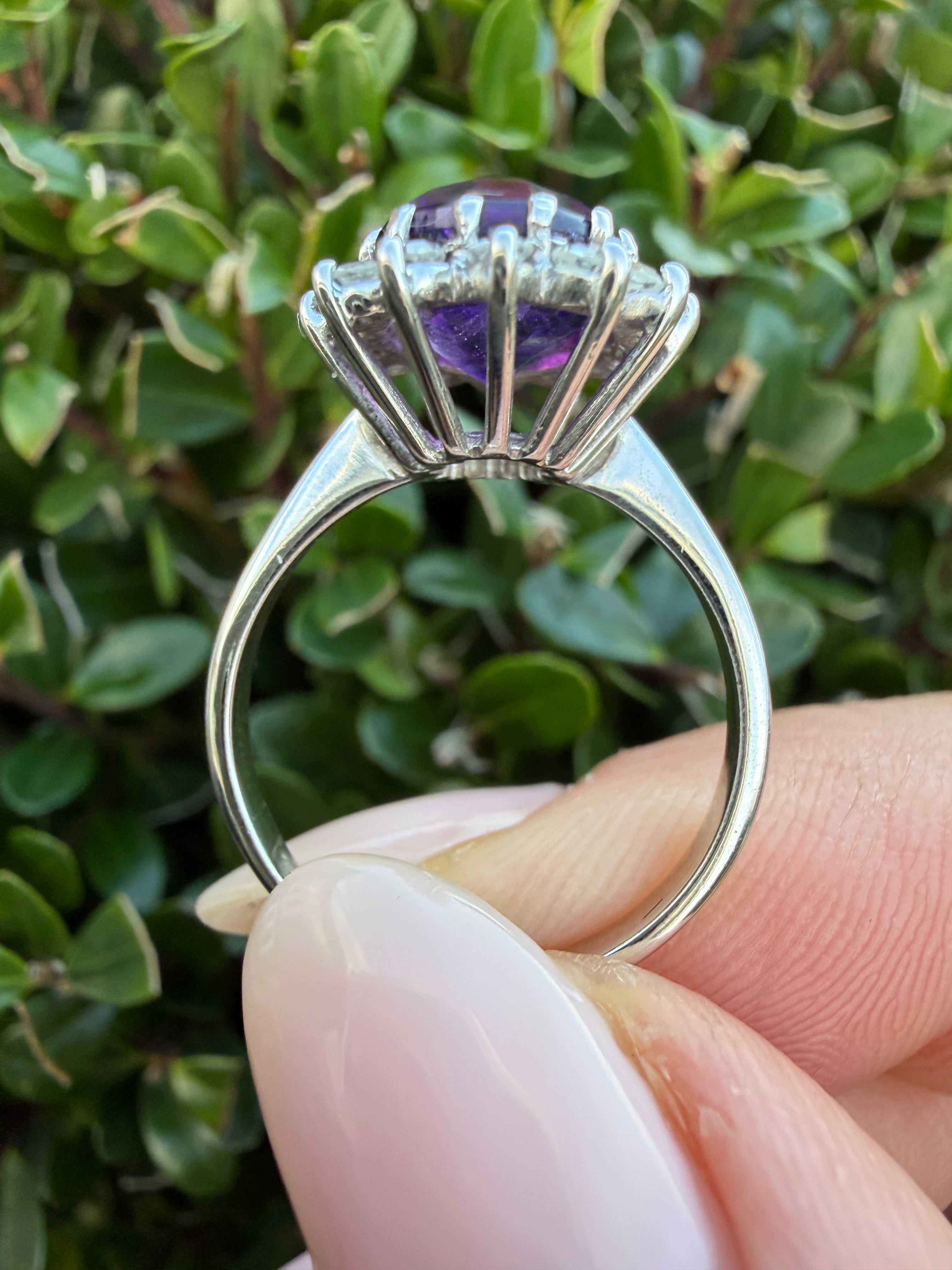 18k Gold Natural Diamond and Amethyst Ring Certified