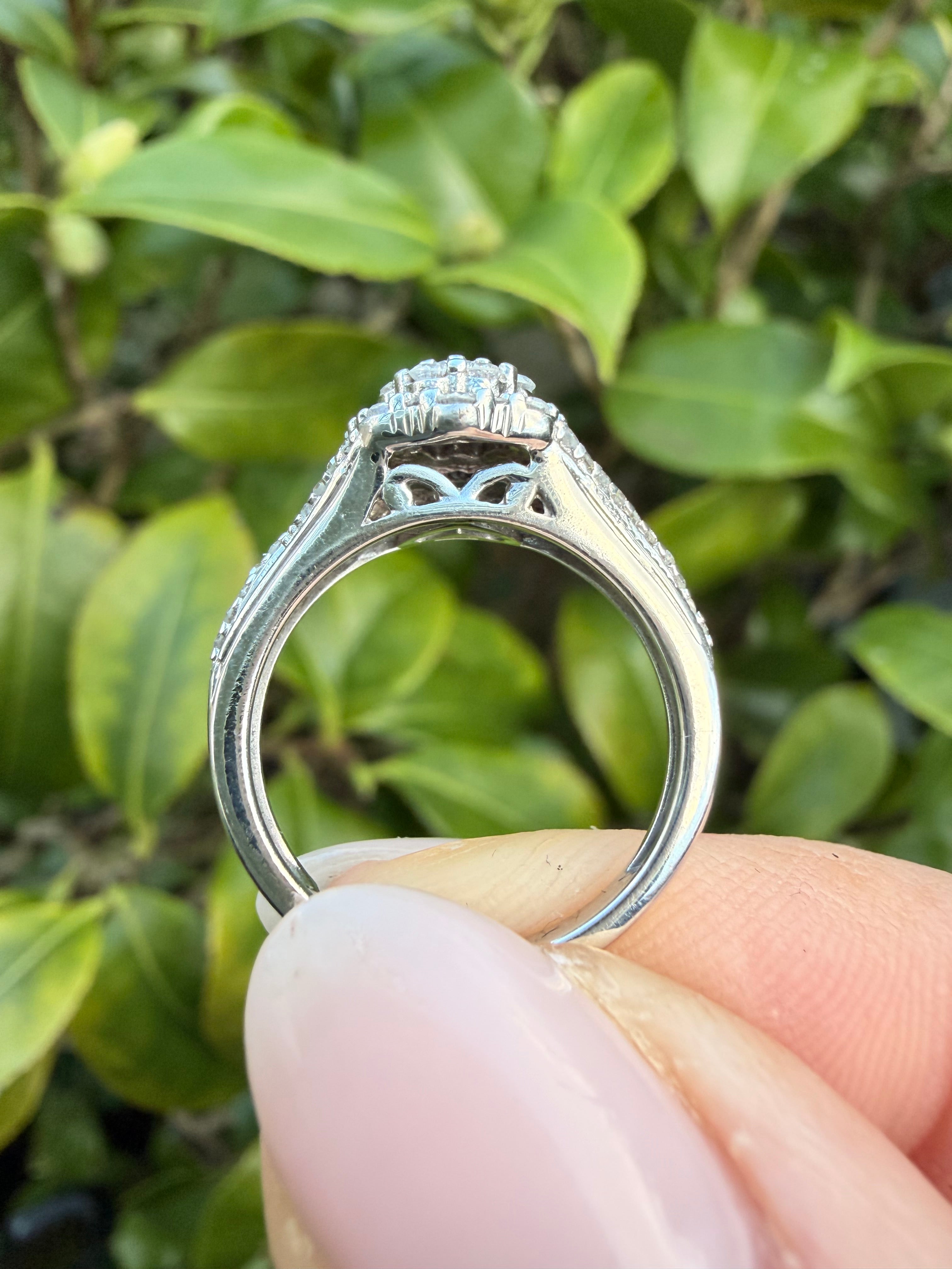 9k White Gold 0.50ct Natural Round Cut Diamond Cluster Ring certified