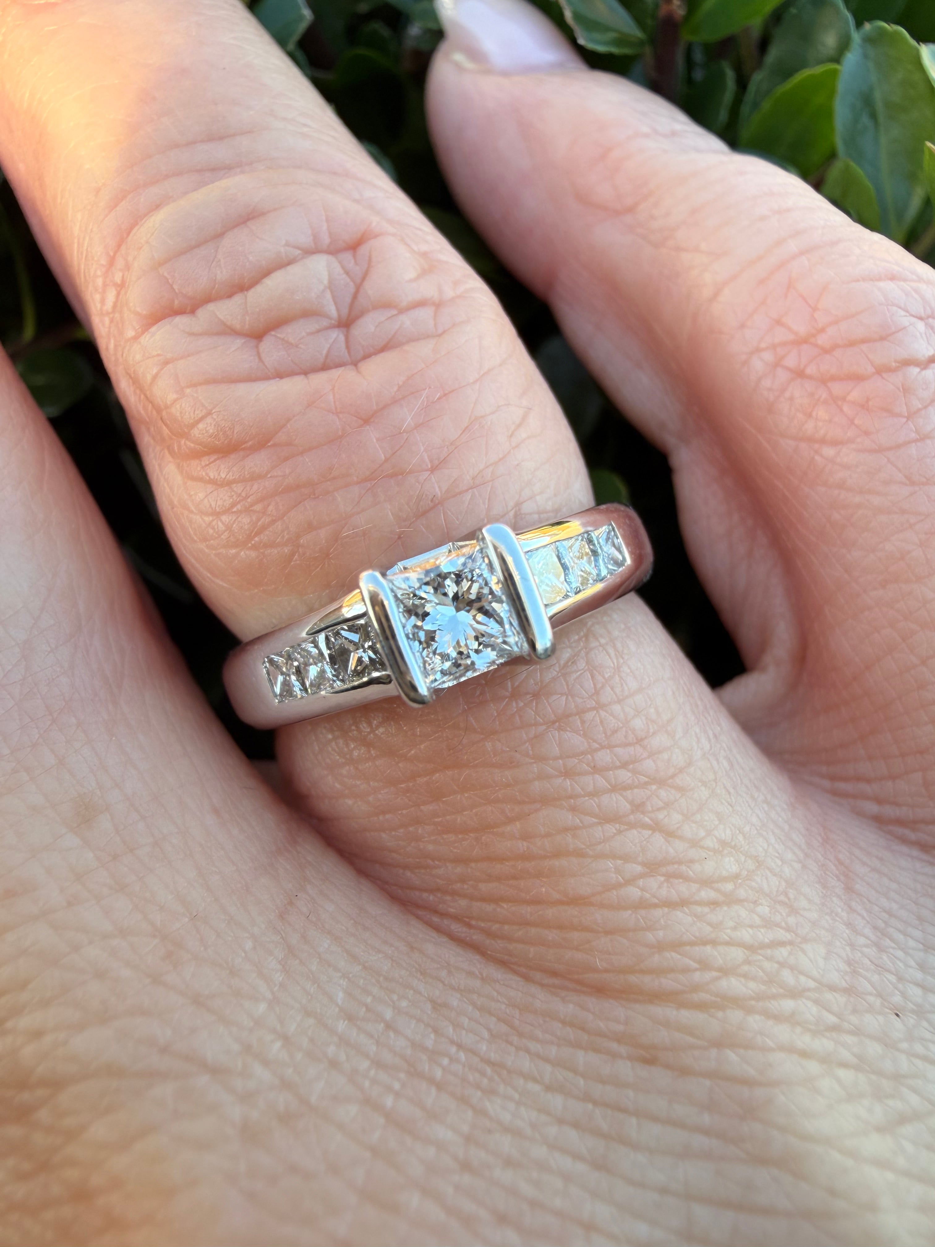 18k White Gold 0.72Ct Princess Cut Natural Diamond Ring certified