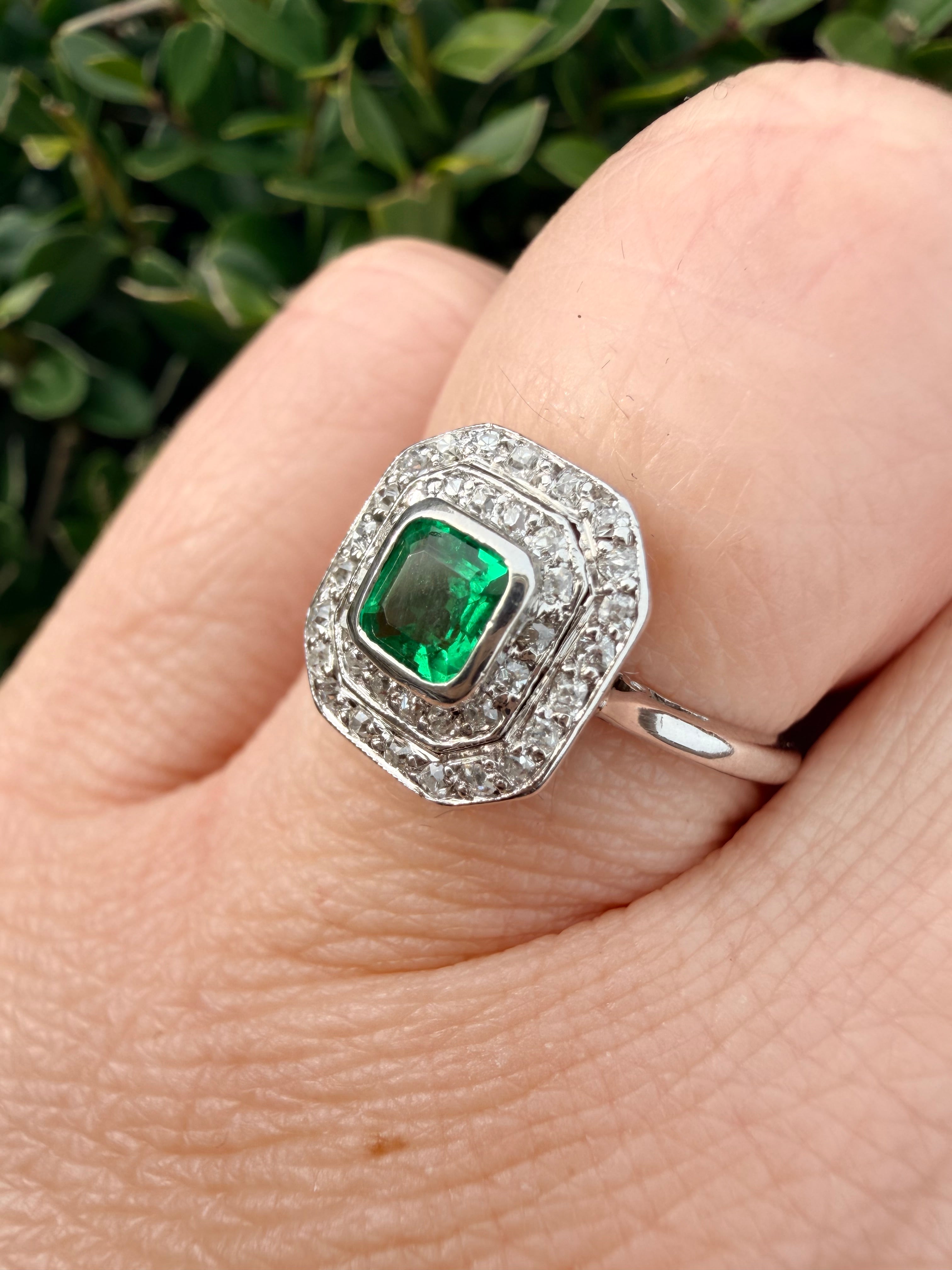 18K White Gold Natural Diamond & Natural Emerald Ring Certified