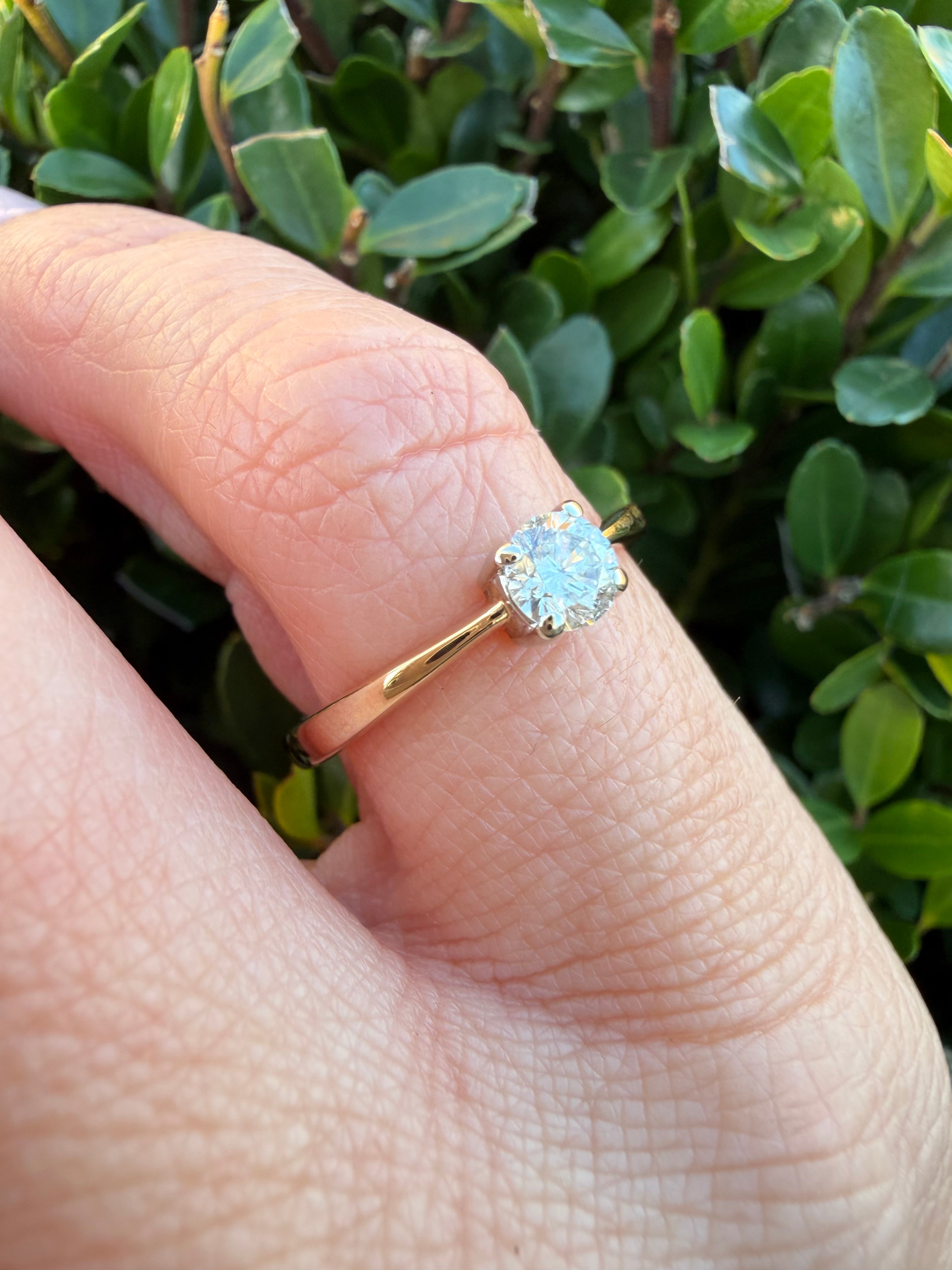 9k Yellow 0.25ct Natural Round Cut Diamond Solitaire Ring certified