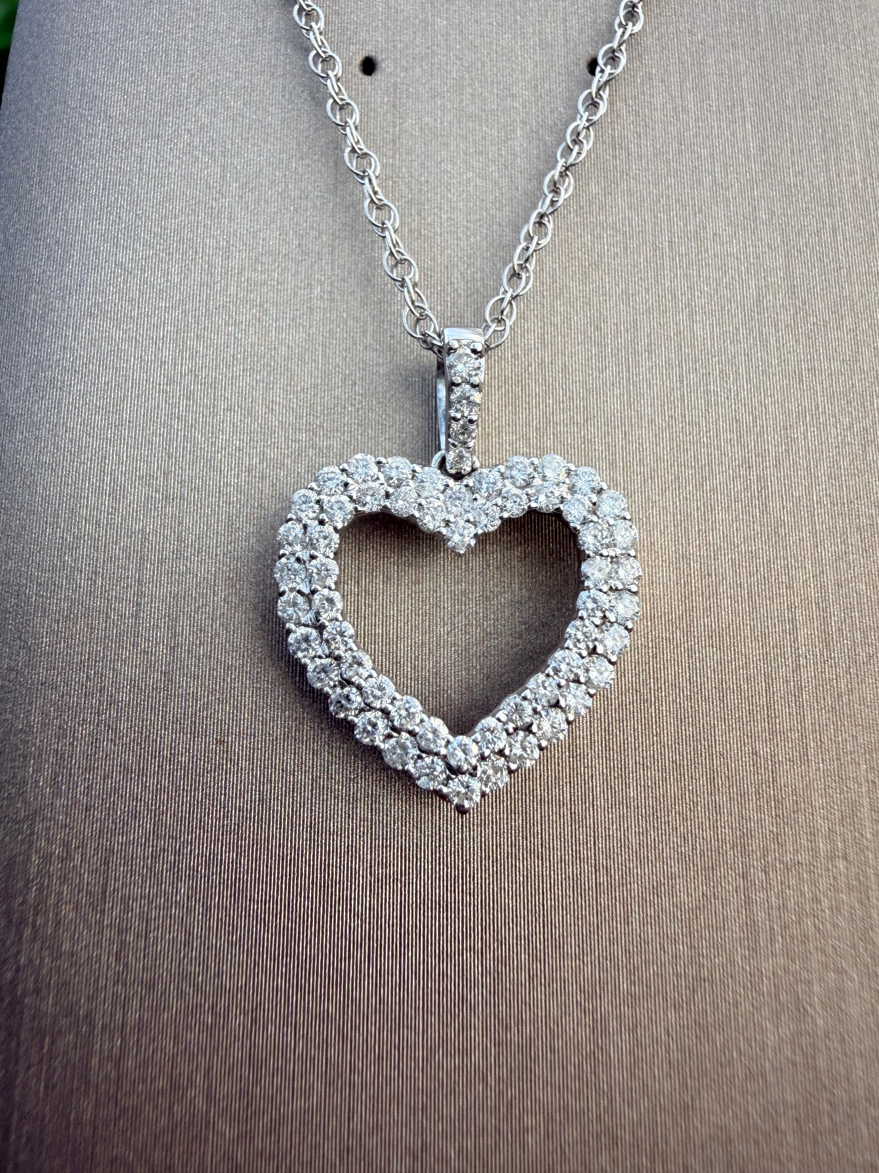 9K White Gold 1.00ct Natural Round Cut Diamond Heart Pendant And Chain Set certified