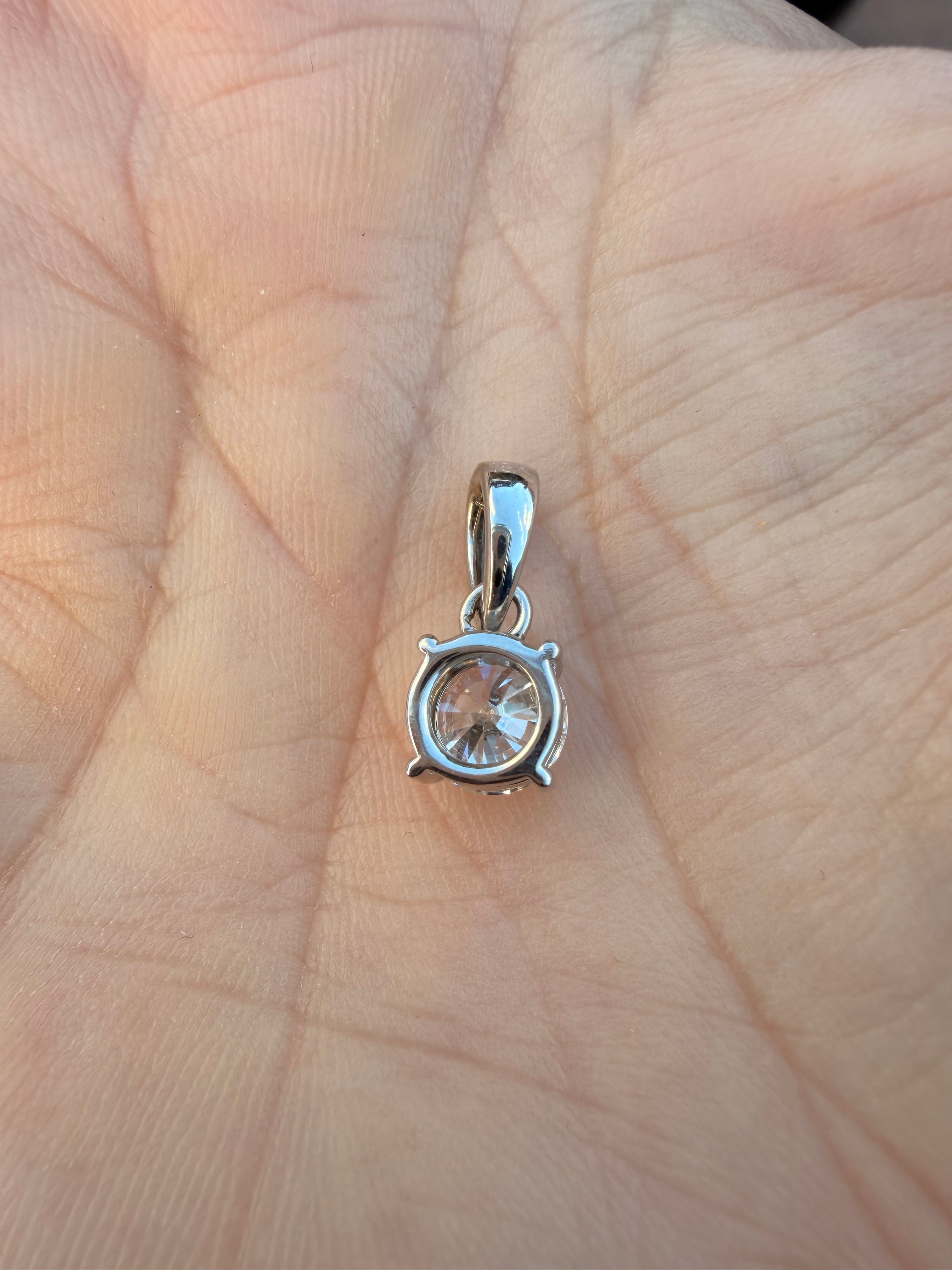 1.04ct Round Brilliant Cut lab grown Diamond Solitaire Pendant IGI certified 18k White Gold