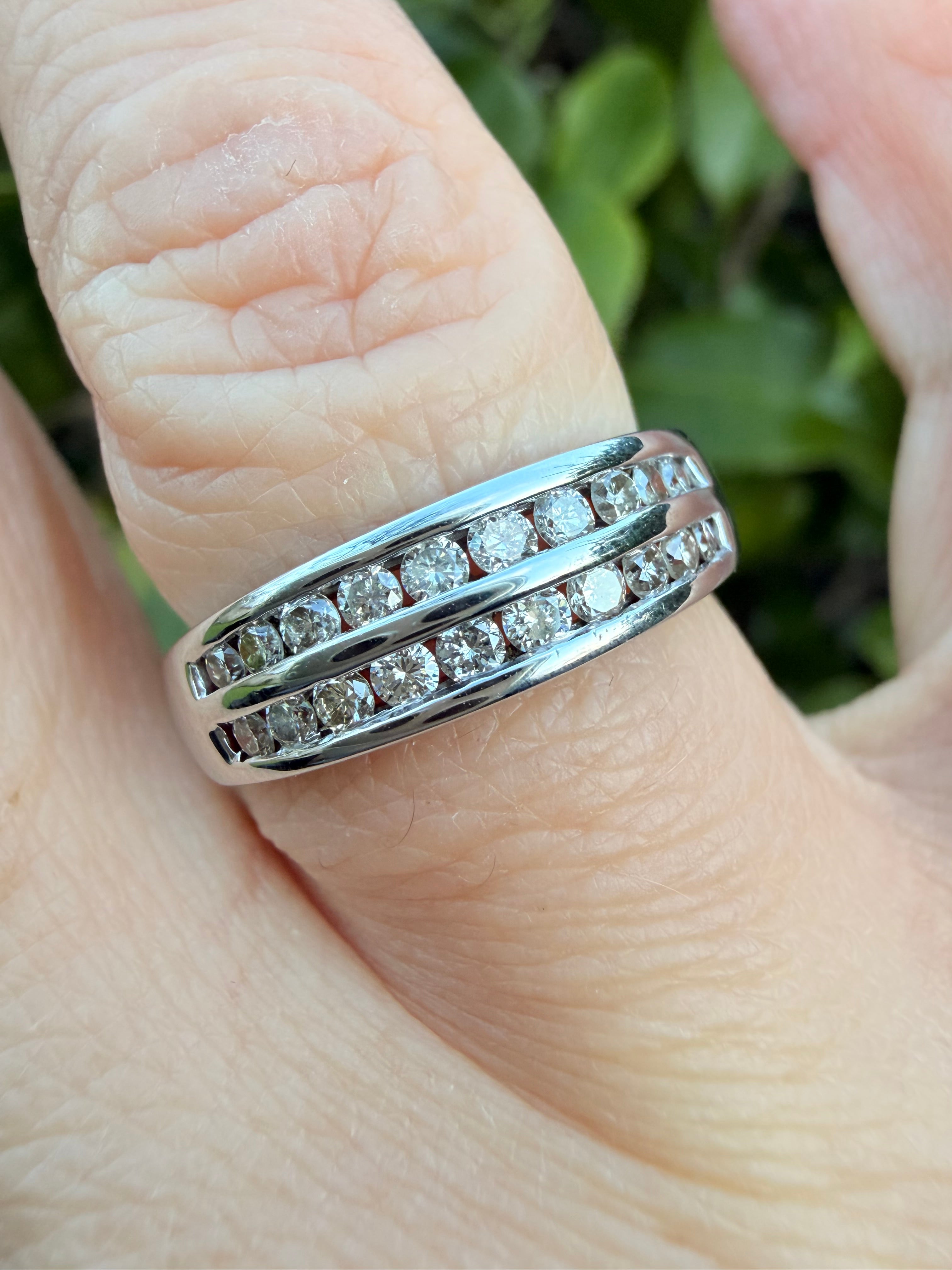 9k White Gold 0.50ct Natural Diamond Half Eternity Ring certified