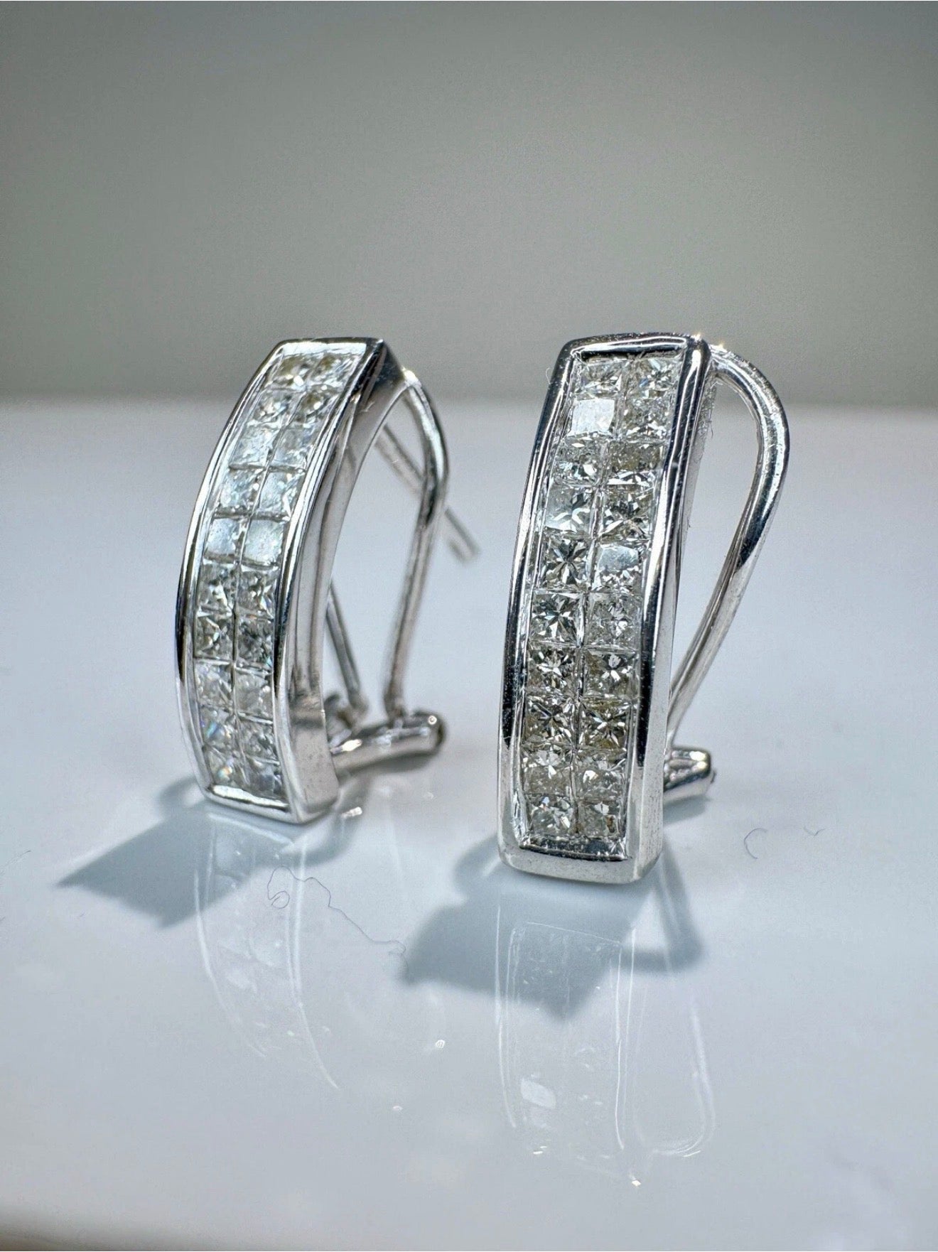 9k White Gold 2.50ct Princess Cut Natural Diamond Earrings certified